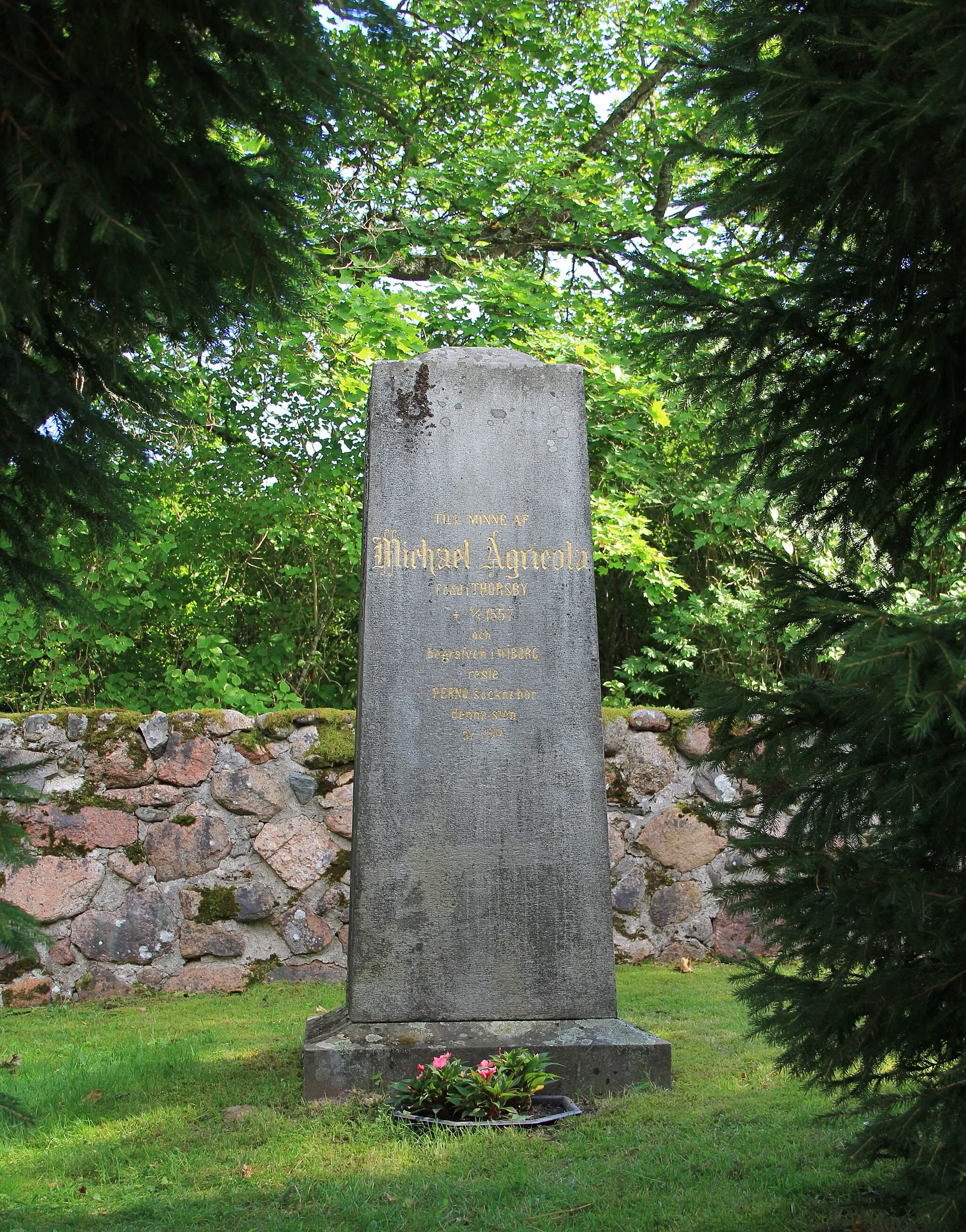 Photo showing: Mikael Agricola memorial stone in Torsby, Pernaja, Loviisa, Finland. The memorial.