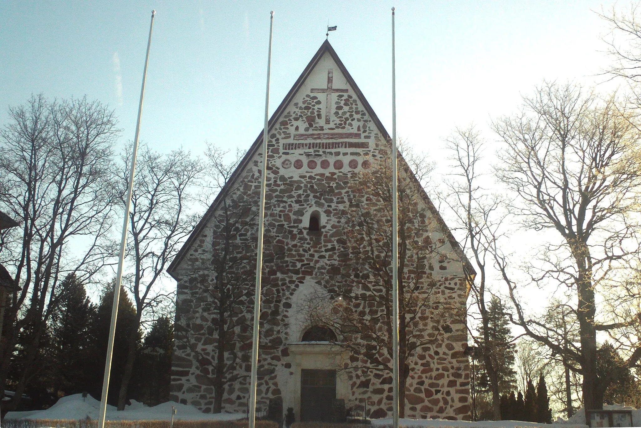 Photo showing: Church of St.Peter in Siuntio as seen from the road.