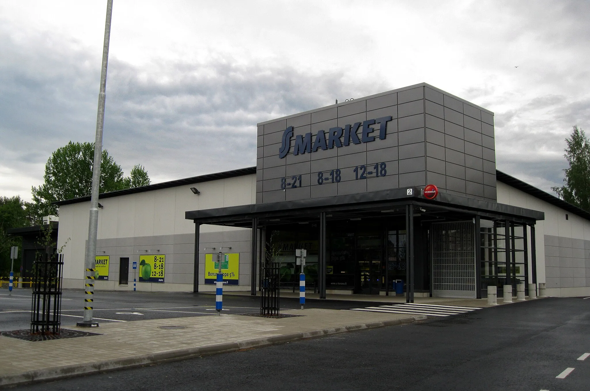 Photo showing: Evijärven S-market.