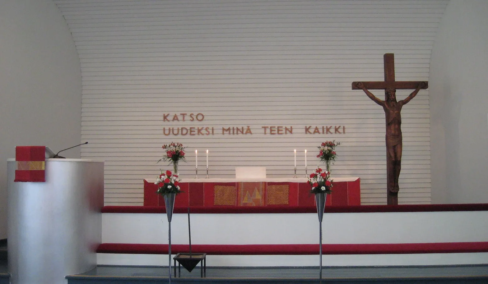 Photo showing: The altar of the Evangelic Lutheran church of Kannonkoski, Finland