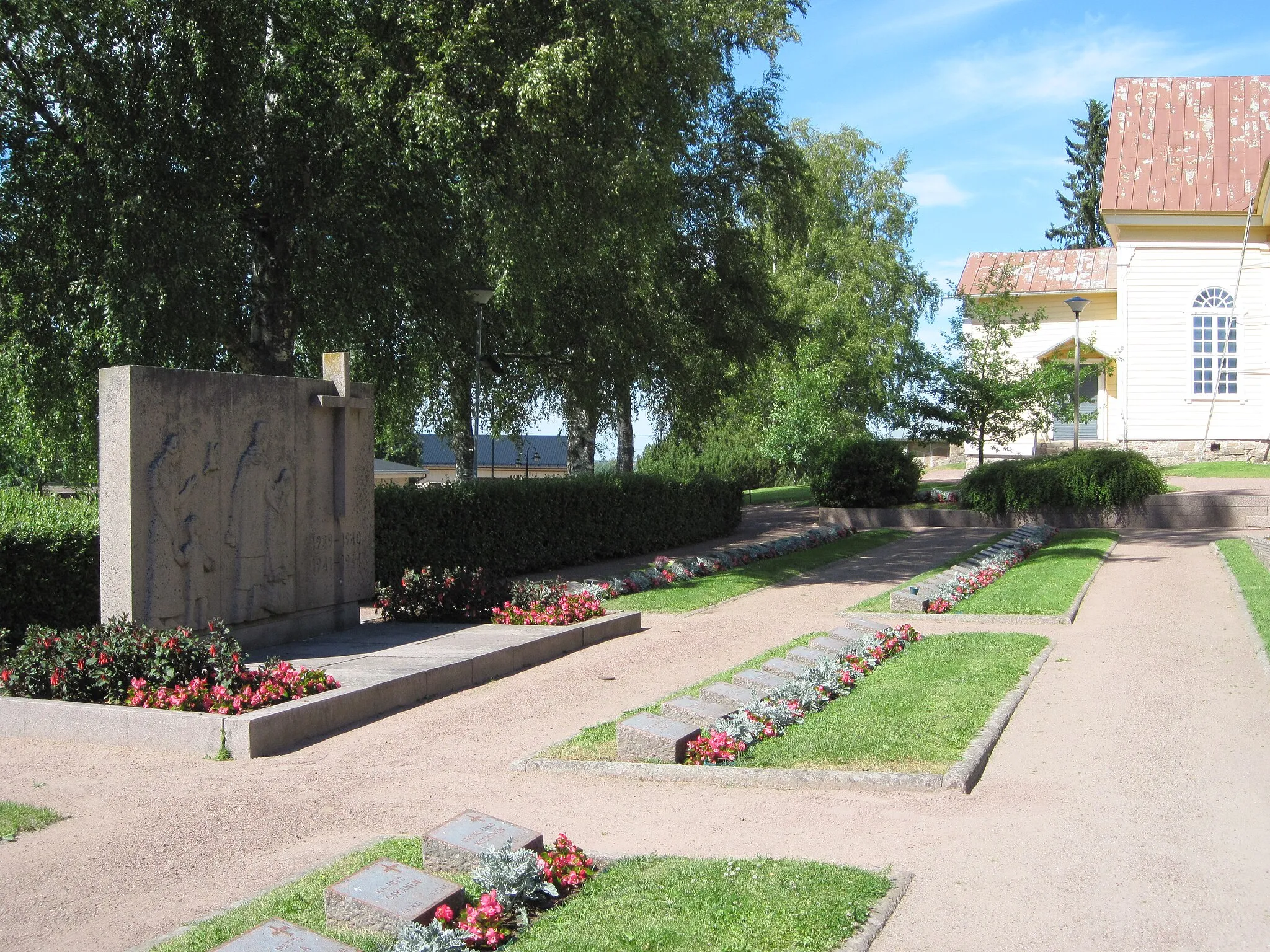 Photo showing: Military cemetary at church in Kiukainen, Finland