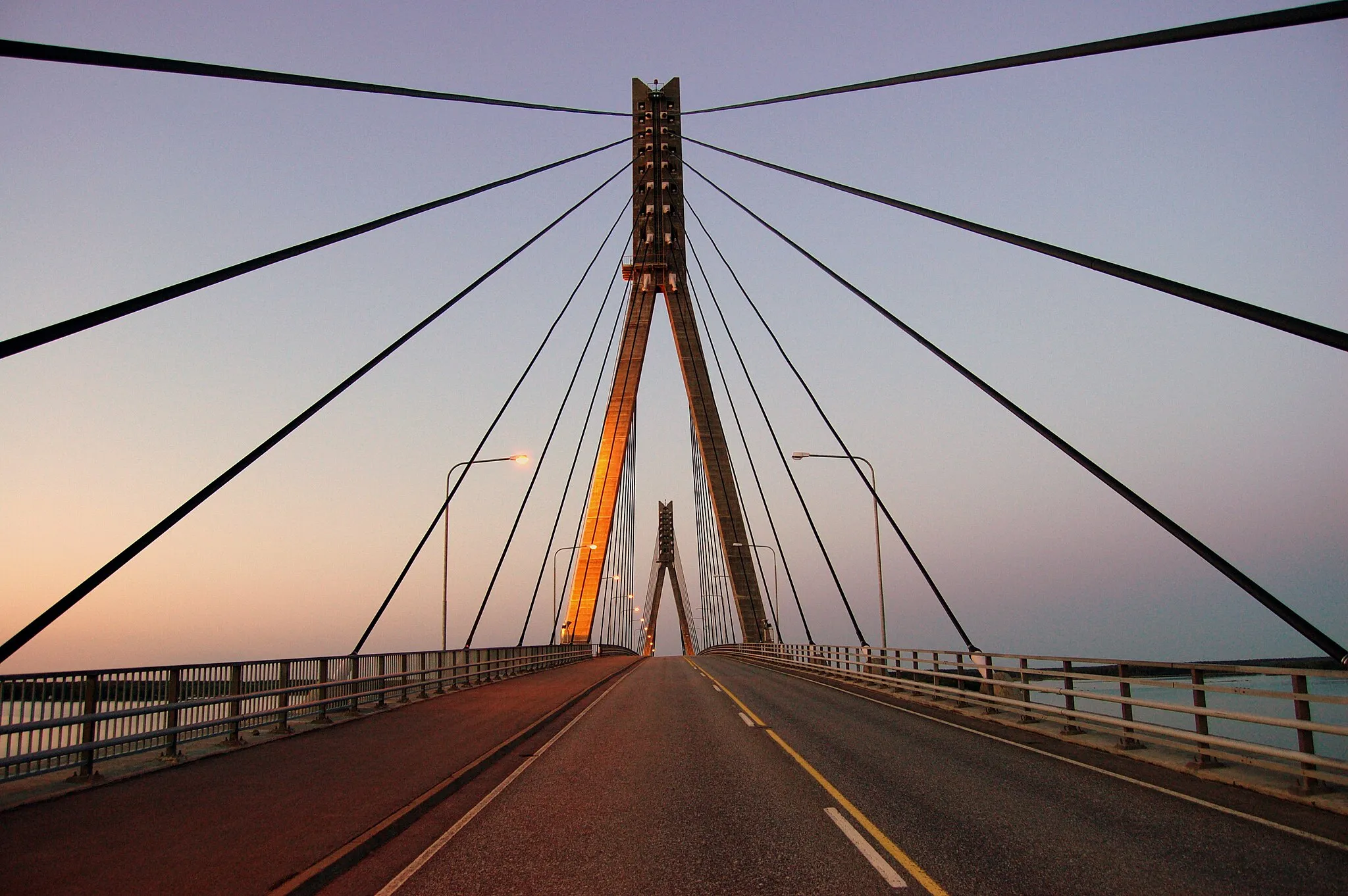 Photo showing: Replot (Raippaluoto) Bridge in Korsholm (Mustasaari), Finland. View of the towers (facing east).