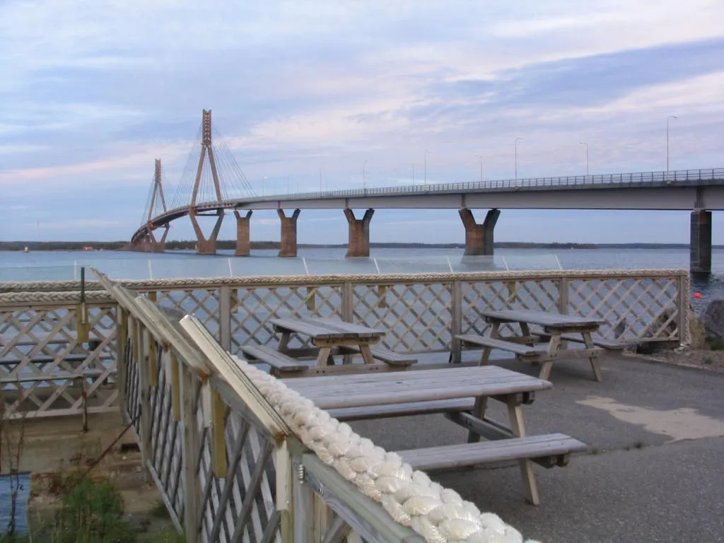 Photo showing: The Replot Bridge in Korsholm, Finland. A view from Replot to the mainland.