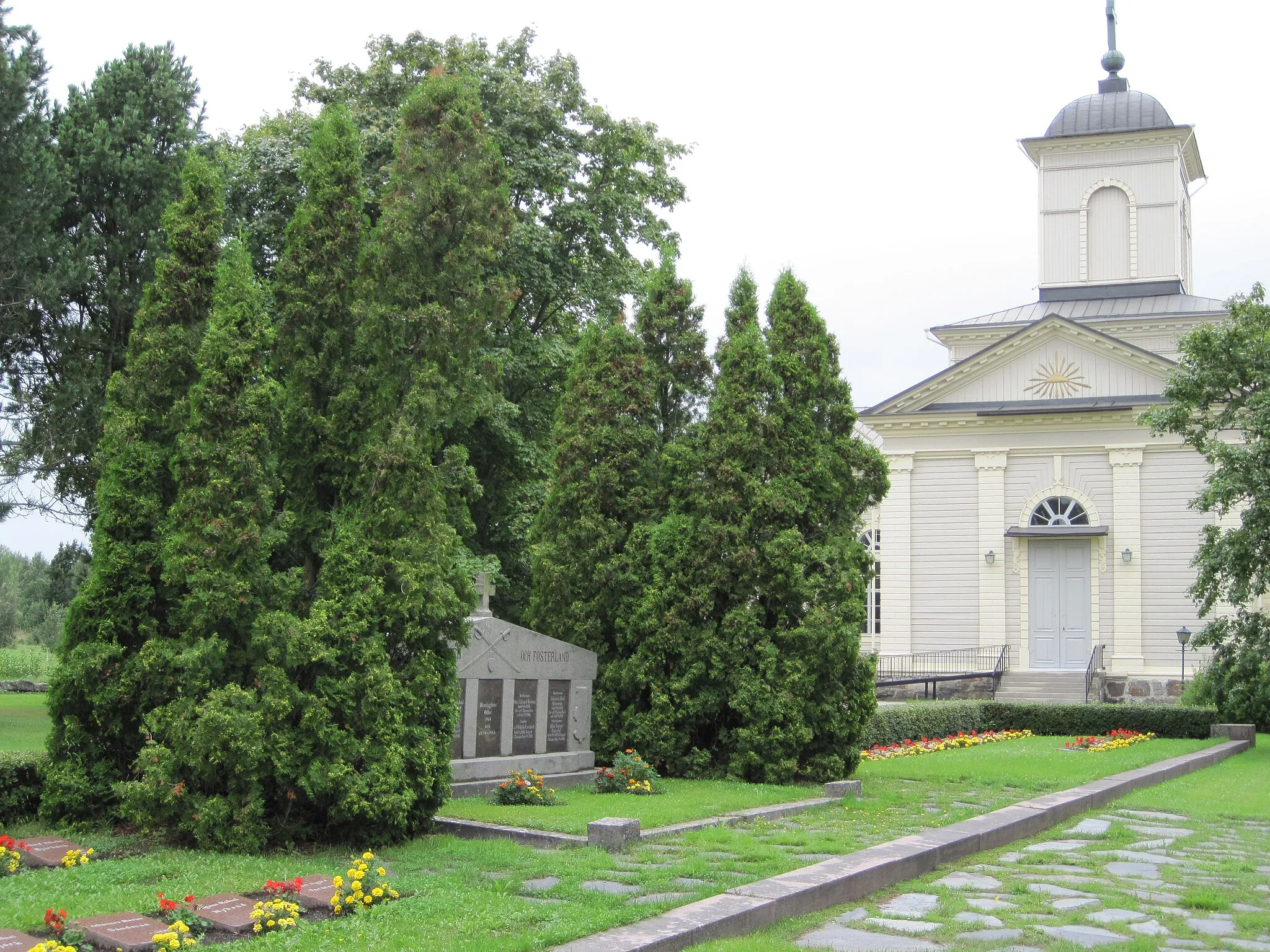 Photo showing: Military cemetary at Korsnäs church in Korsnäs , Finland