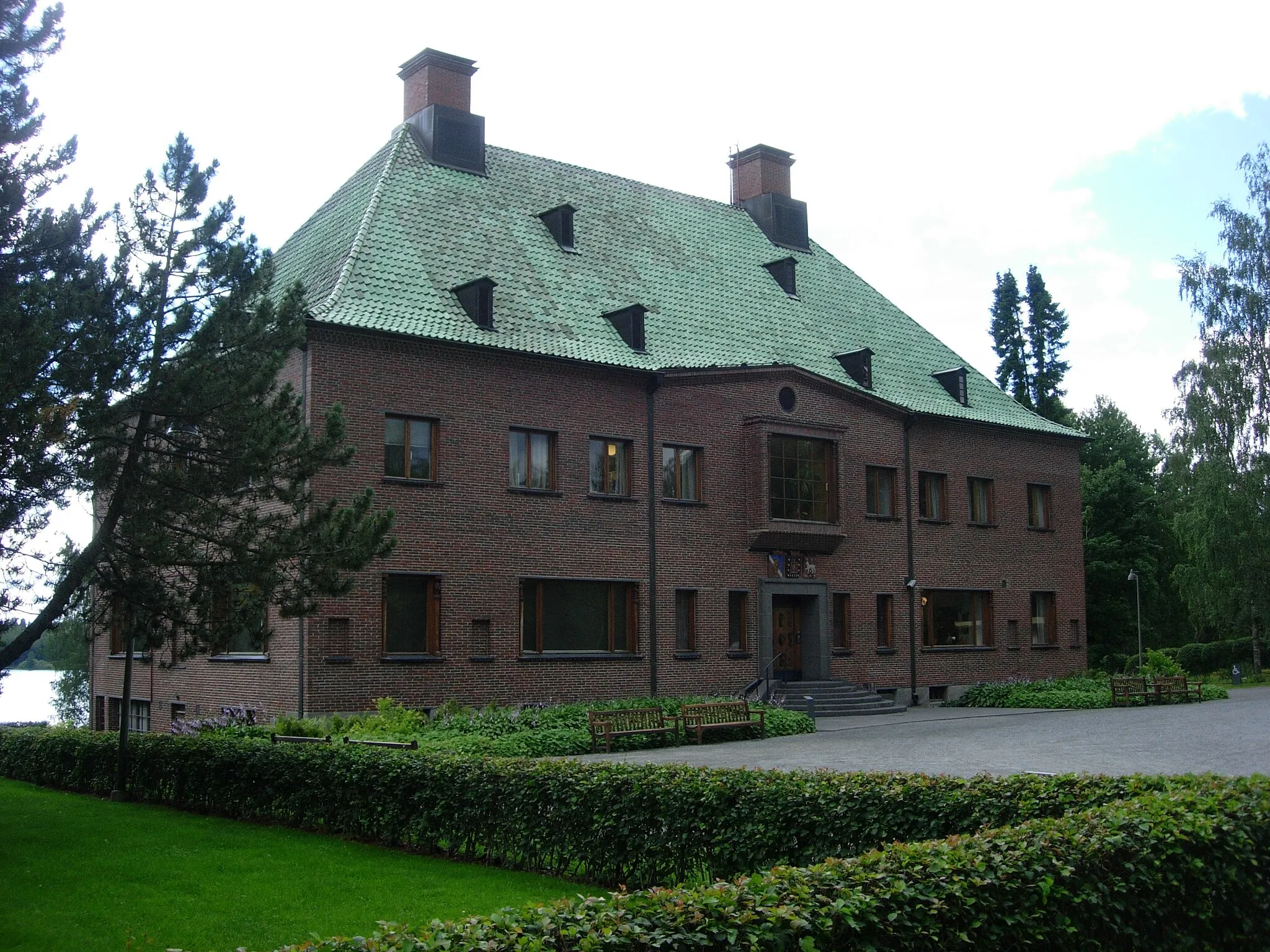 Photo showing: Gösta Serlachiuksen taidemuseo Joenniemen kartanossa. Mänttä-Vilppula. Arkkitehti Jarl Eklundin suunnittelema talo on valmistunut 1935.