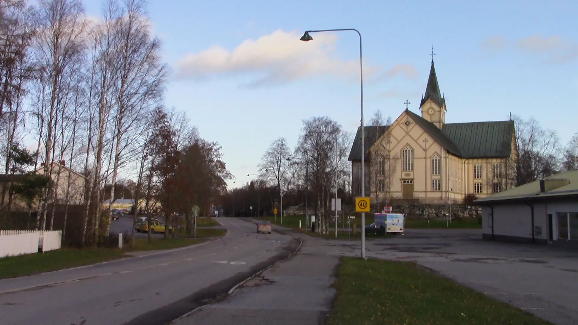 Photo showing: Kauppatie road as seen from the crossing of connecting road 2680 in Merikarvia, Finland. The road works as main street in Merikarvia center.