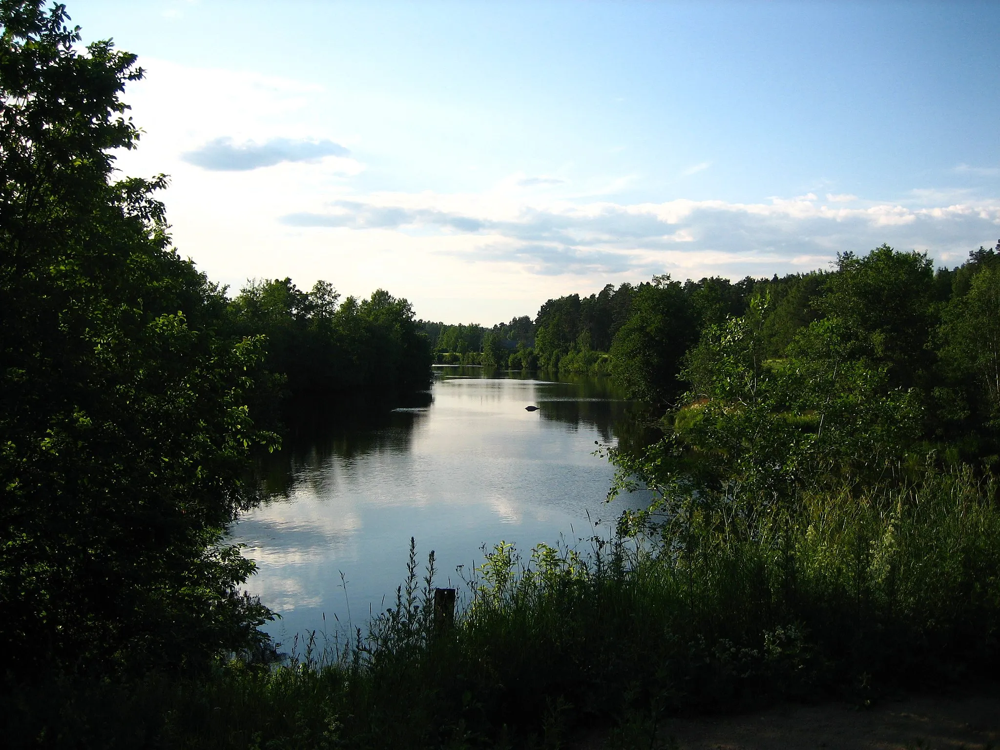 Photo showing: Noormarkunjoki towards north from the railway bridge