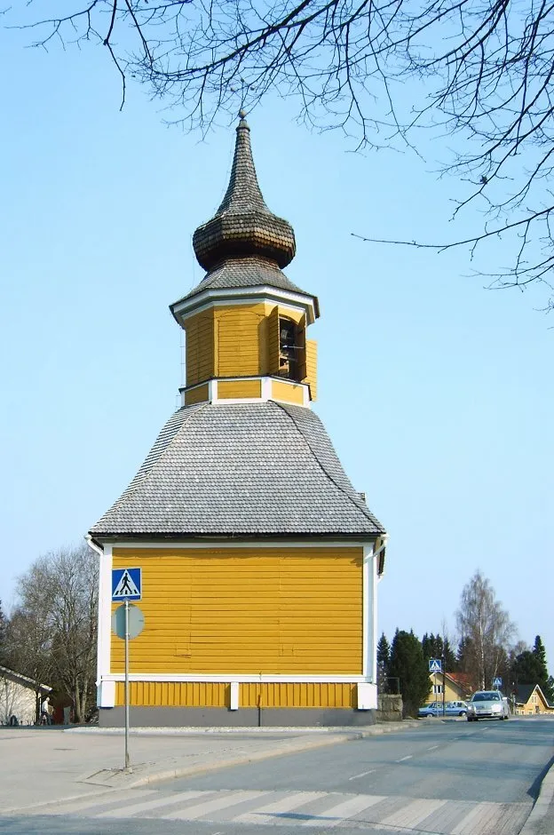 Photo showing: Old belfry near the modern church in Orivesi, Finland