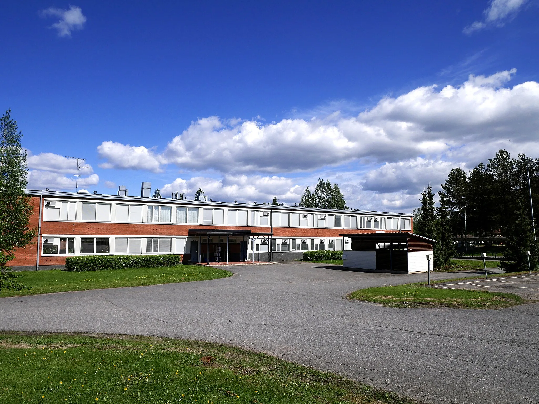 Photo showing: School in Töysä, Finland.