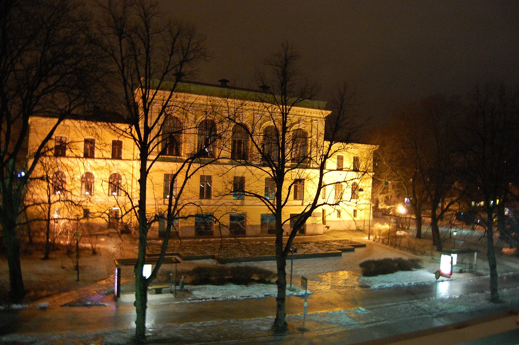 Photo showing: Vaasa Townhall by night. The building was desgined by swedish architect Magnus Isæus and completed in 1883. Vaasa, Finland