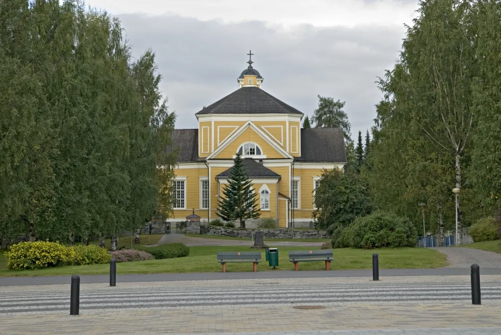 Photo showing: Ylöjärvi church park from across the street