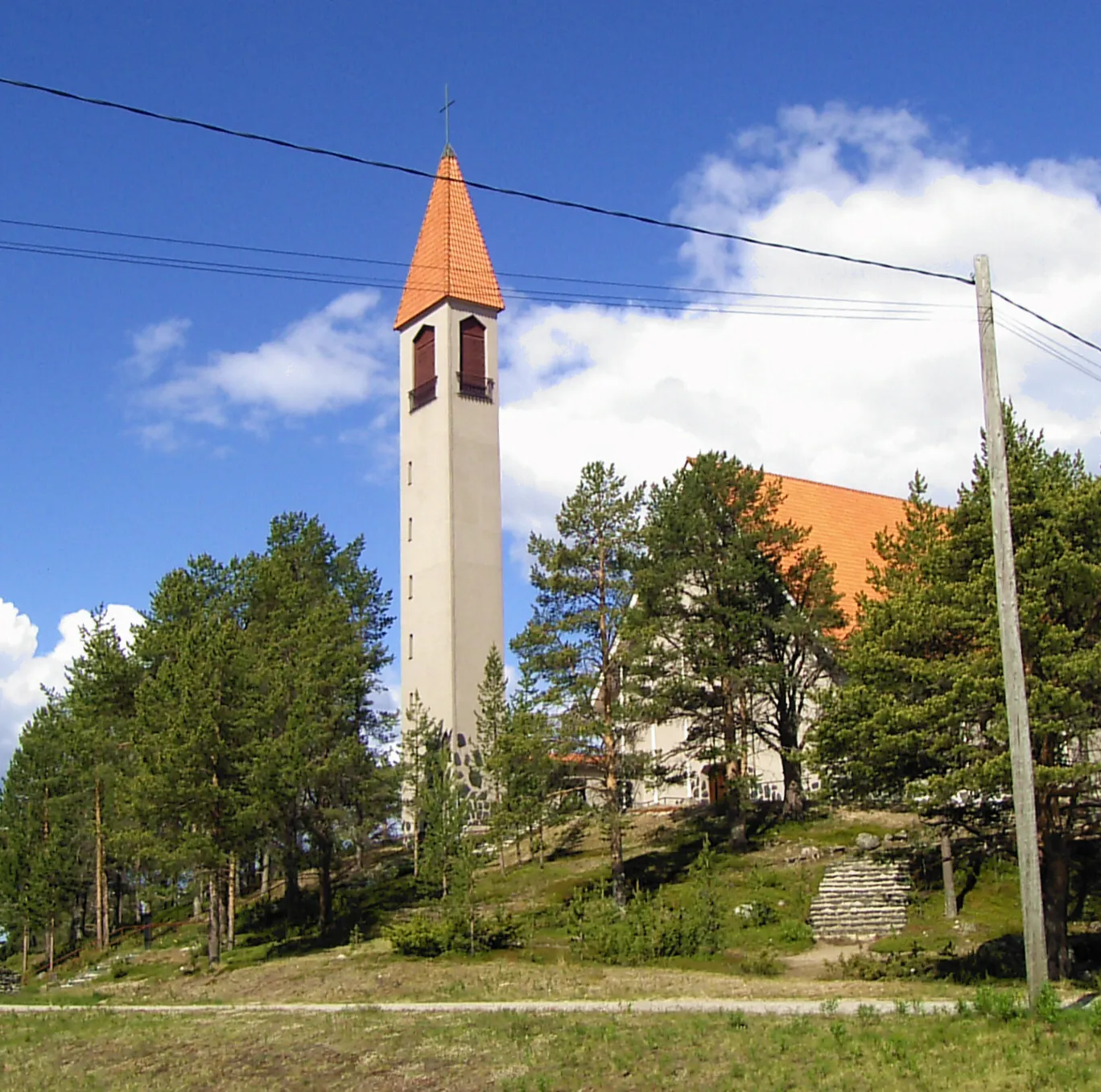 Photo showing: Enontekiö Church in Hetta, Enontekiö, Lapland, Finland. The church was designed by architect Veikko Larkas, and it was built in 1951–1952.