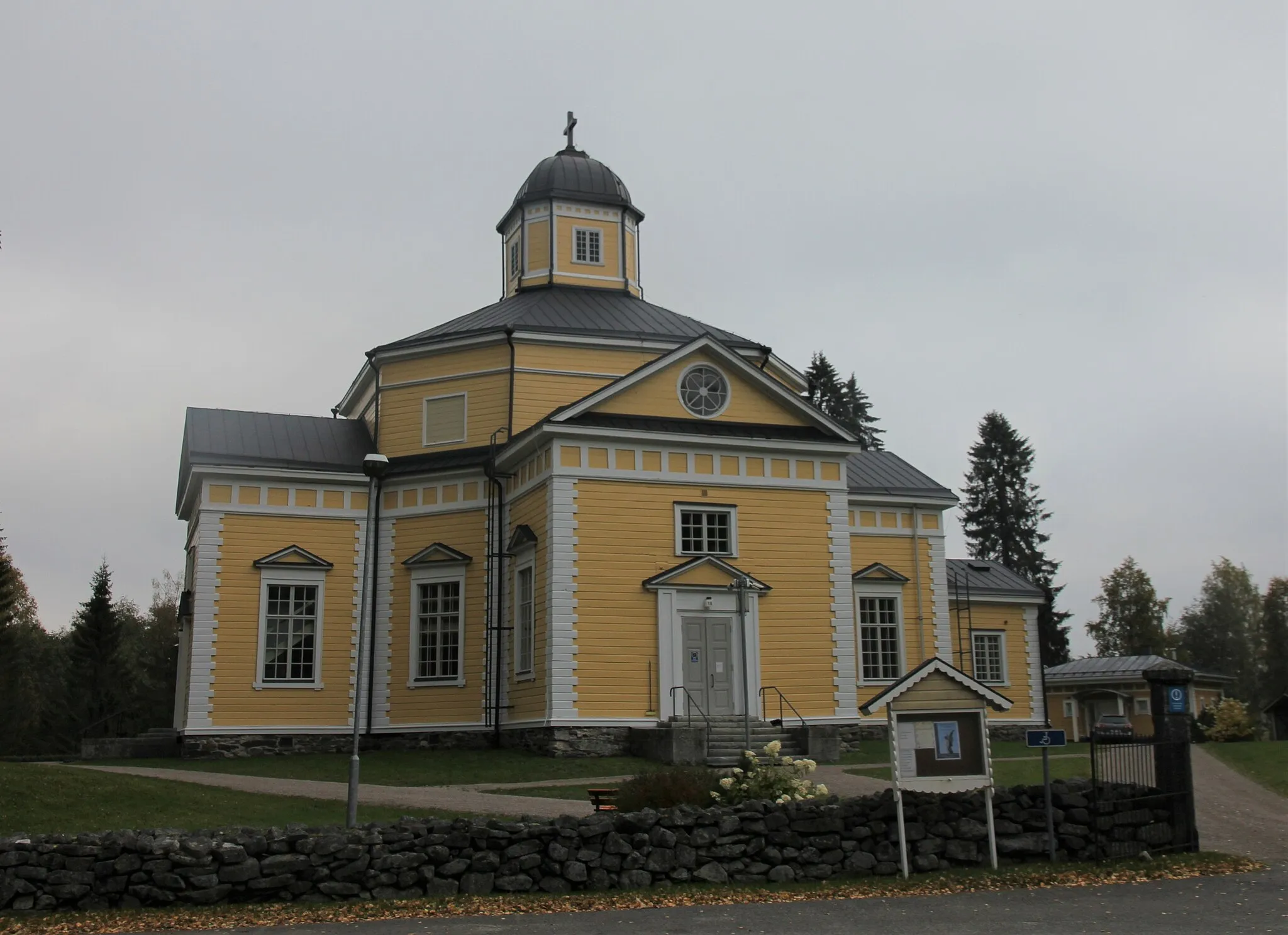 Photo showing: The Juuka Church is the third Lutheran church in Juuka. The church, built in 1850-51, was designed by architect C. A. Gustavsson.