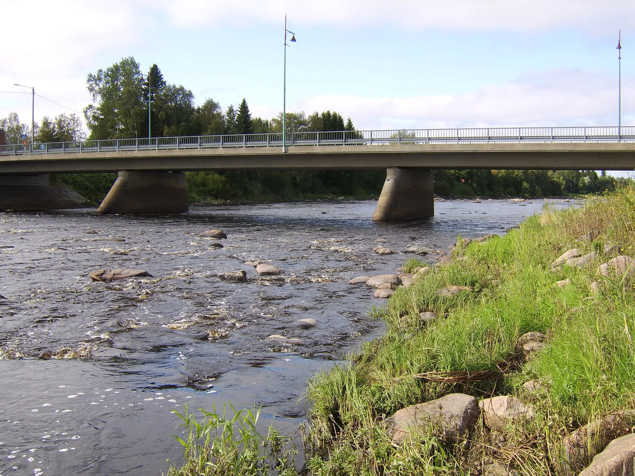 Photo showing: Bridge over river Kalajoki in Kalajoki center