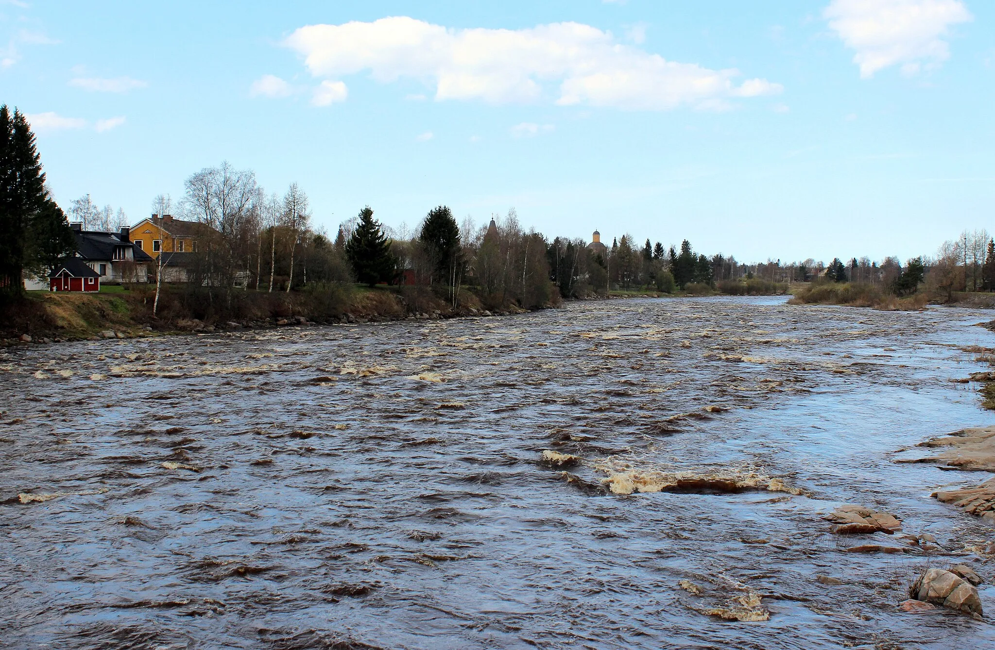Photo showing: Kalajoki river near the center of Kalajoki municipality seen from Saarisilta bridge.