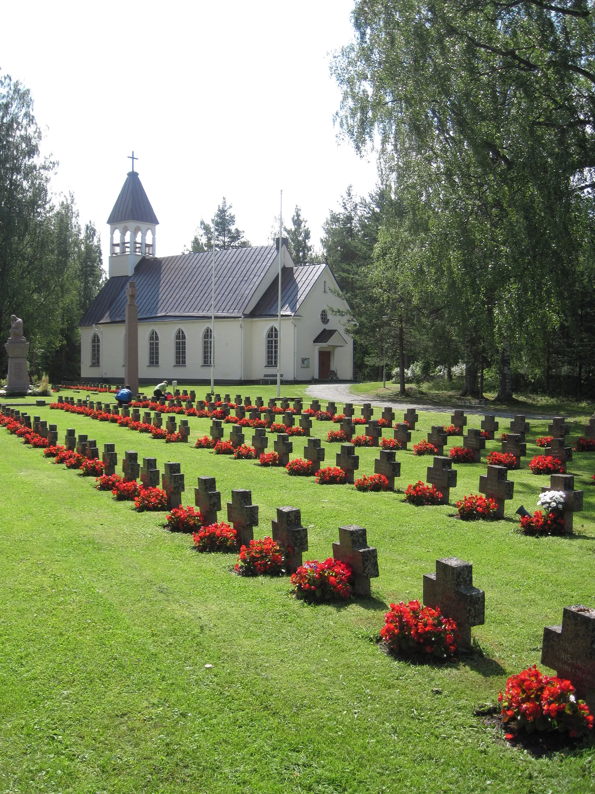 Photo showing: Military cemetary at church in Karttula, Finland