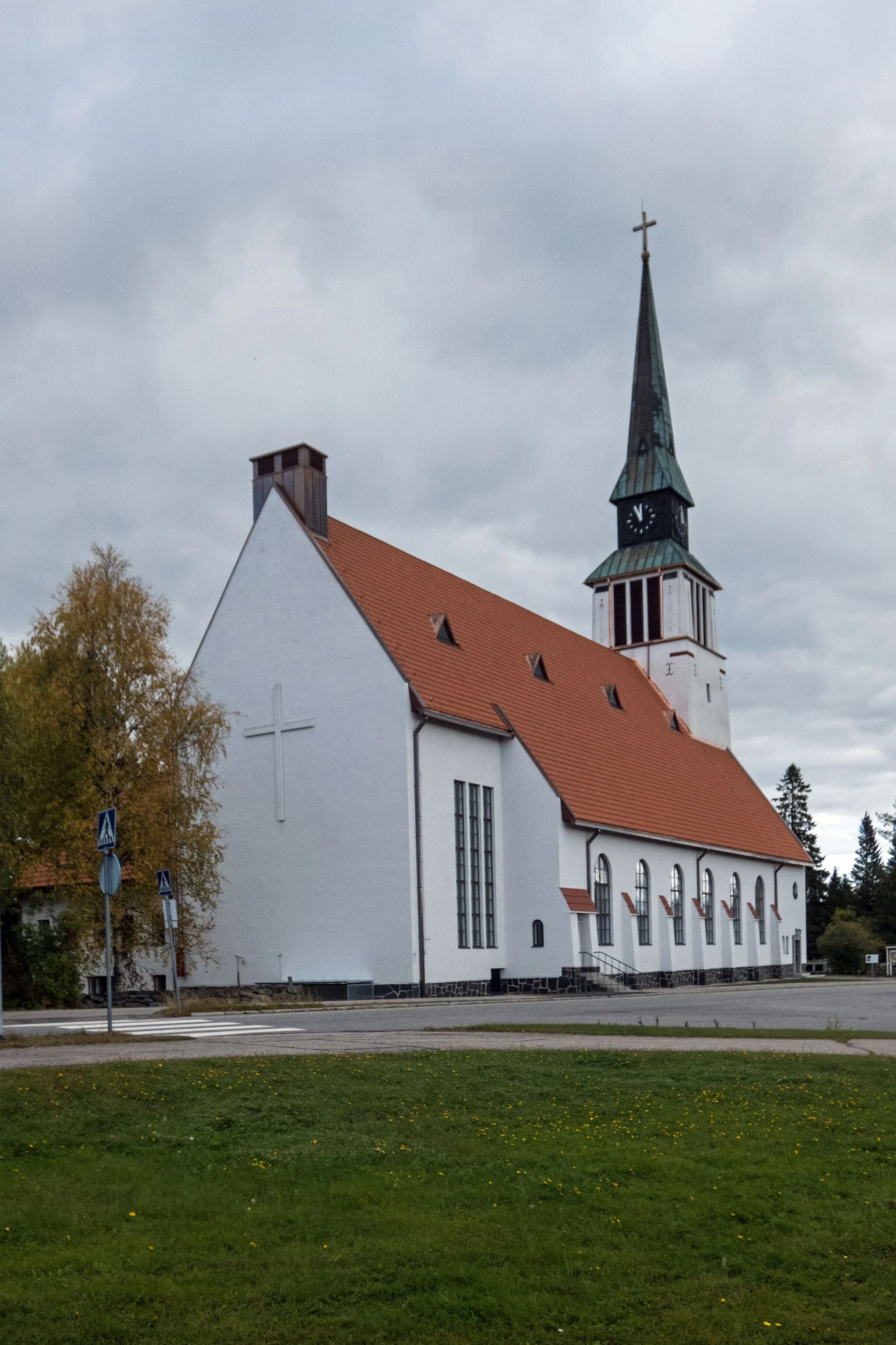 Photo showing: Kemijärvi church Sept 2020. Architect Bertel Liljequist, completed 1950.