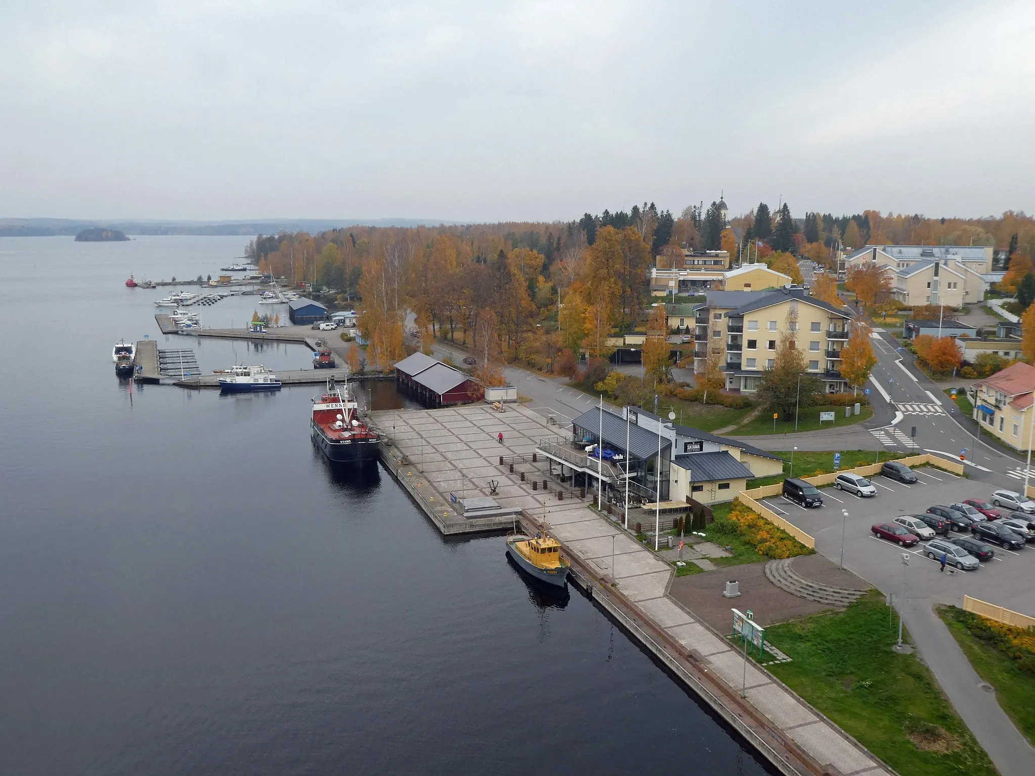 Photo showing: Puumala Harbor and part of the village in 2018. Finland.