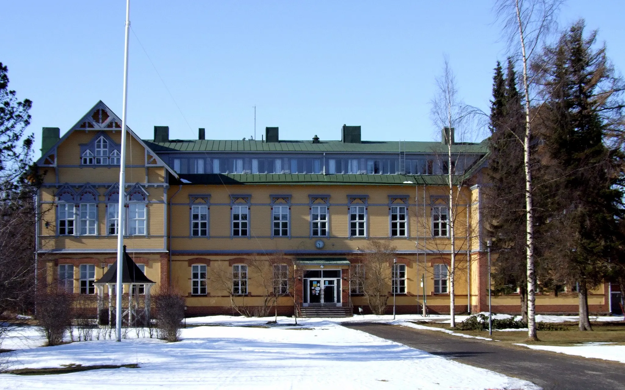 Photo showing: The main building of the Raahe Campus of Oulu University of Applied Sciences. The building was designed by architect Werner Polón and built in 1899 as Teacher seminar.