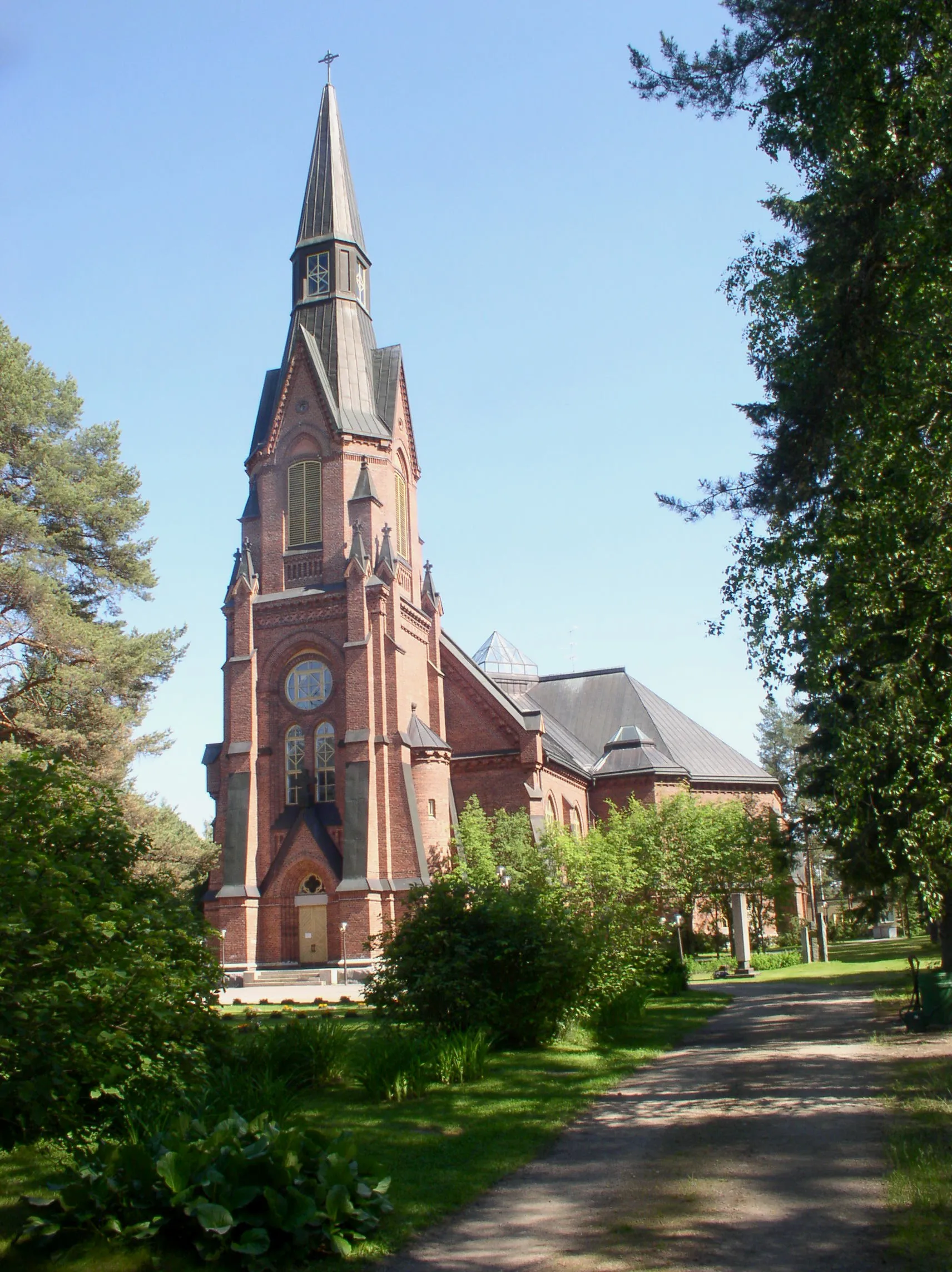 Photo showing: Rantasalmi church in Rantasalmi, Finland. The church was designed by Josef Stenbäck and completed in 1904. The church burned in 1984. The walls were spared, and the church was rebuilt according to the plans by Carl-Johan Slotte, and completed in 1989.