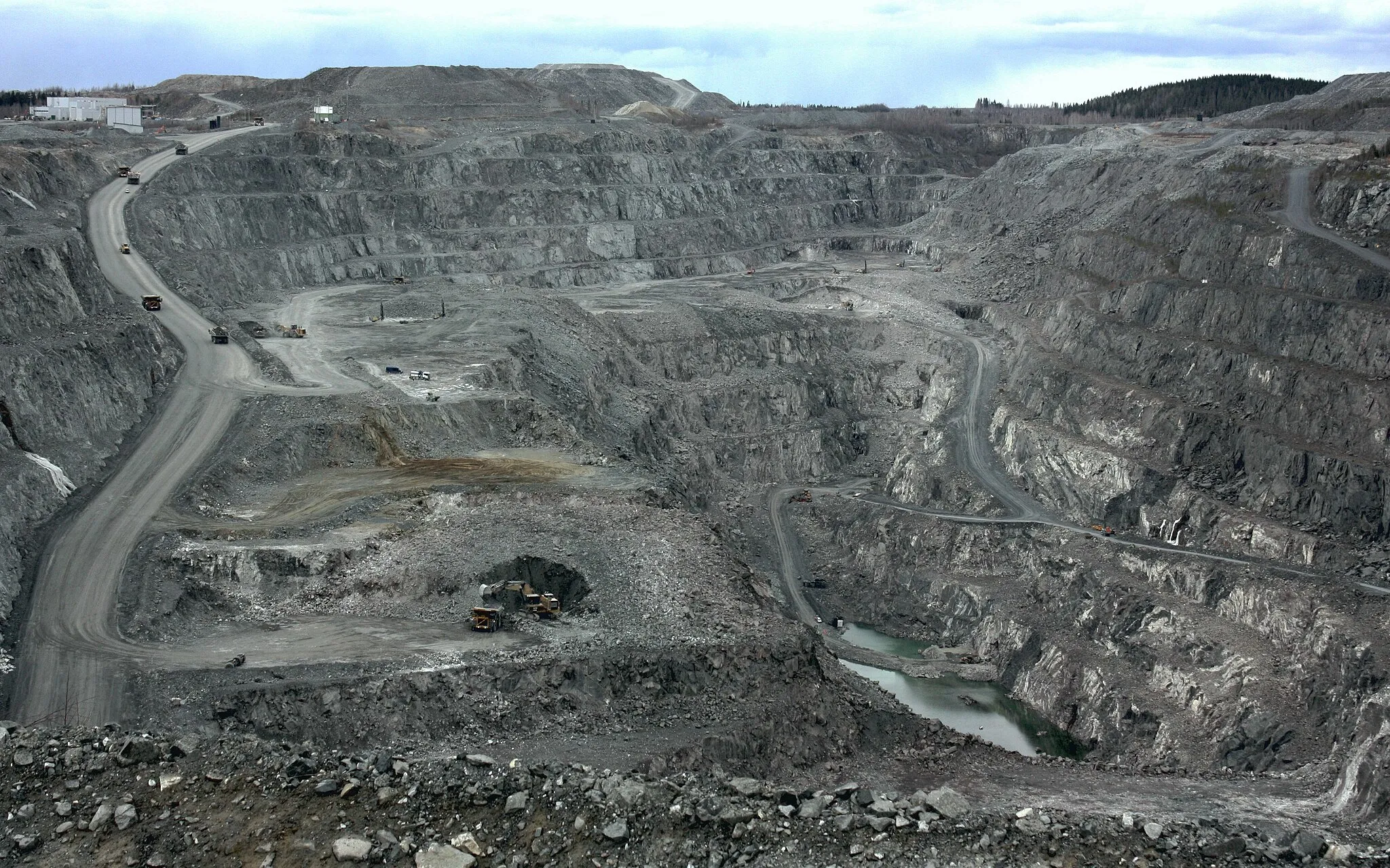 Photo showing: Särkijärvi pit in Siilinjärvi apatite mine.