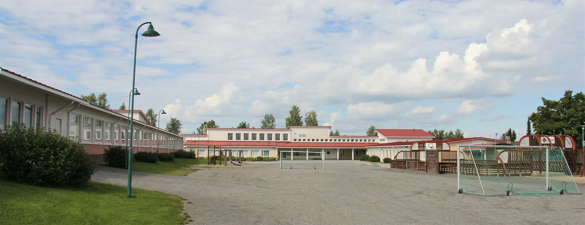 Photo showing: Varpaisjärvi School is a comprehensive school in Lapinlahti, Finland.