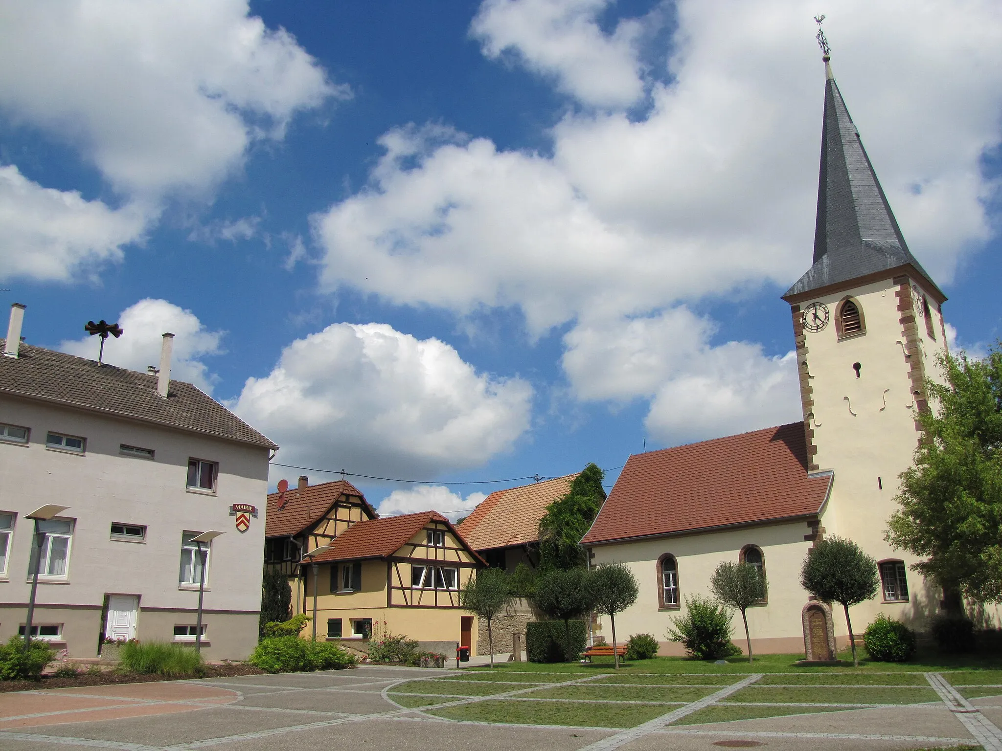 Photo showing: Alsace, Bas-Rhin, Berstett, Gimbrett, Place de la Mairie, Église protestante (IA67005697).