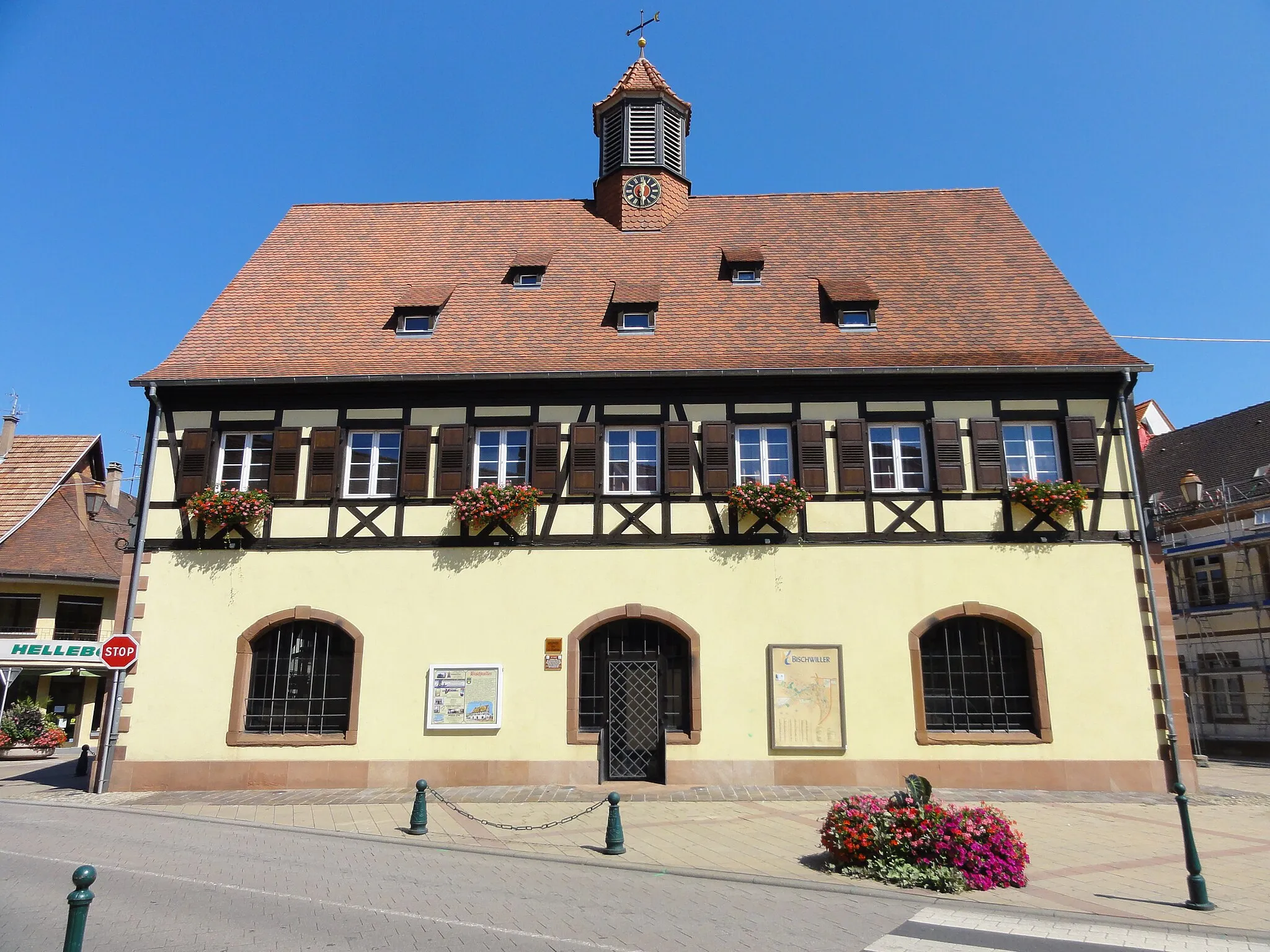 Photo showing: Alsace, Bas-Rhin, Bischwiller, Ancienne Mairie dite "Laube" (XVIIe-XIXe), place de la Mairie (IA00124087).