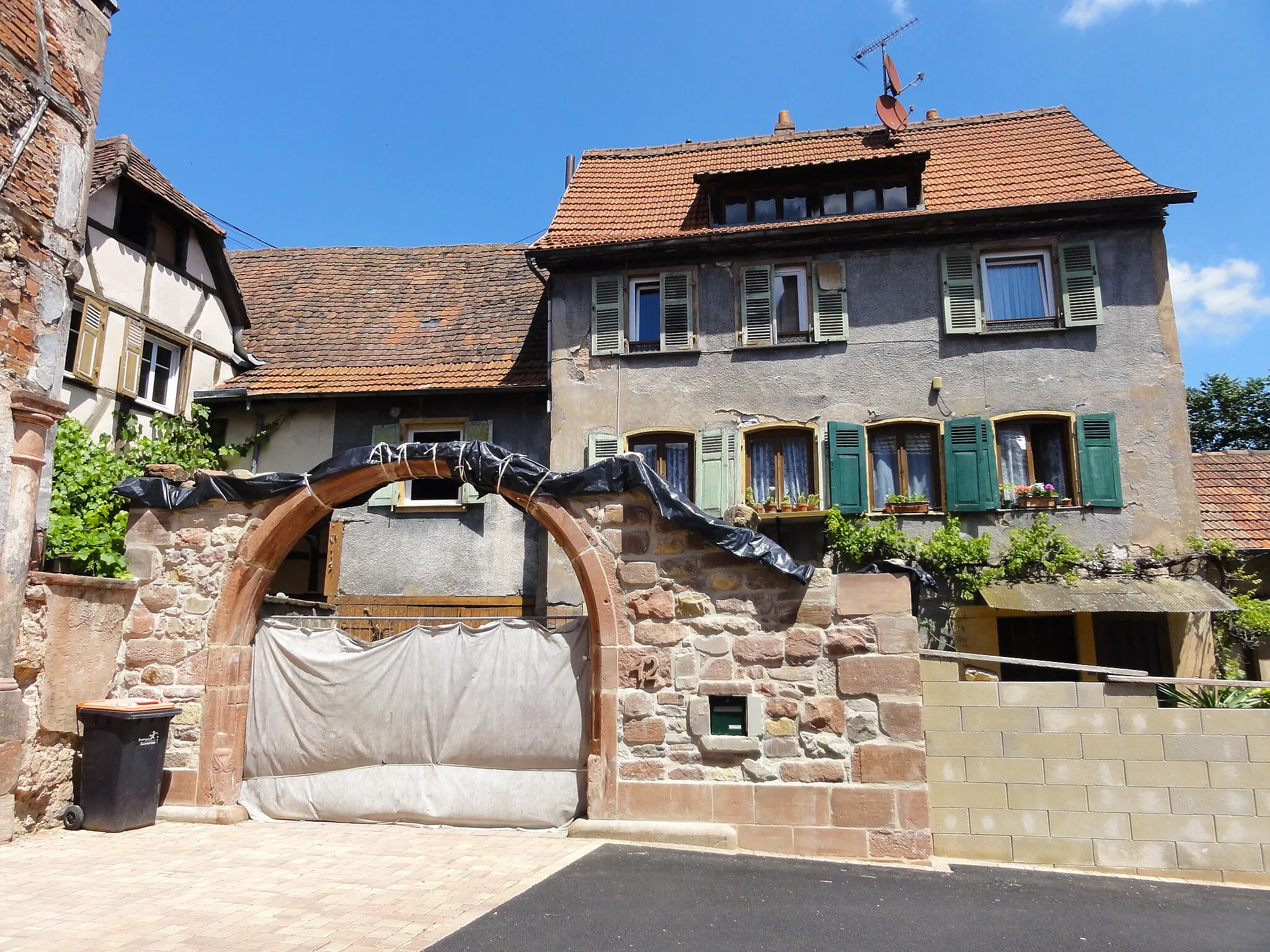 Photo showing: Alsace, Bas-Rhin, Bouxwiller, Maison, 42 Grand'Rue.