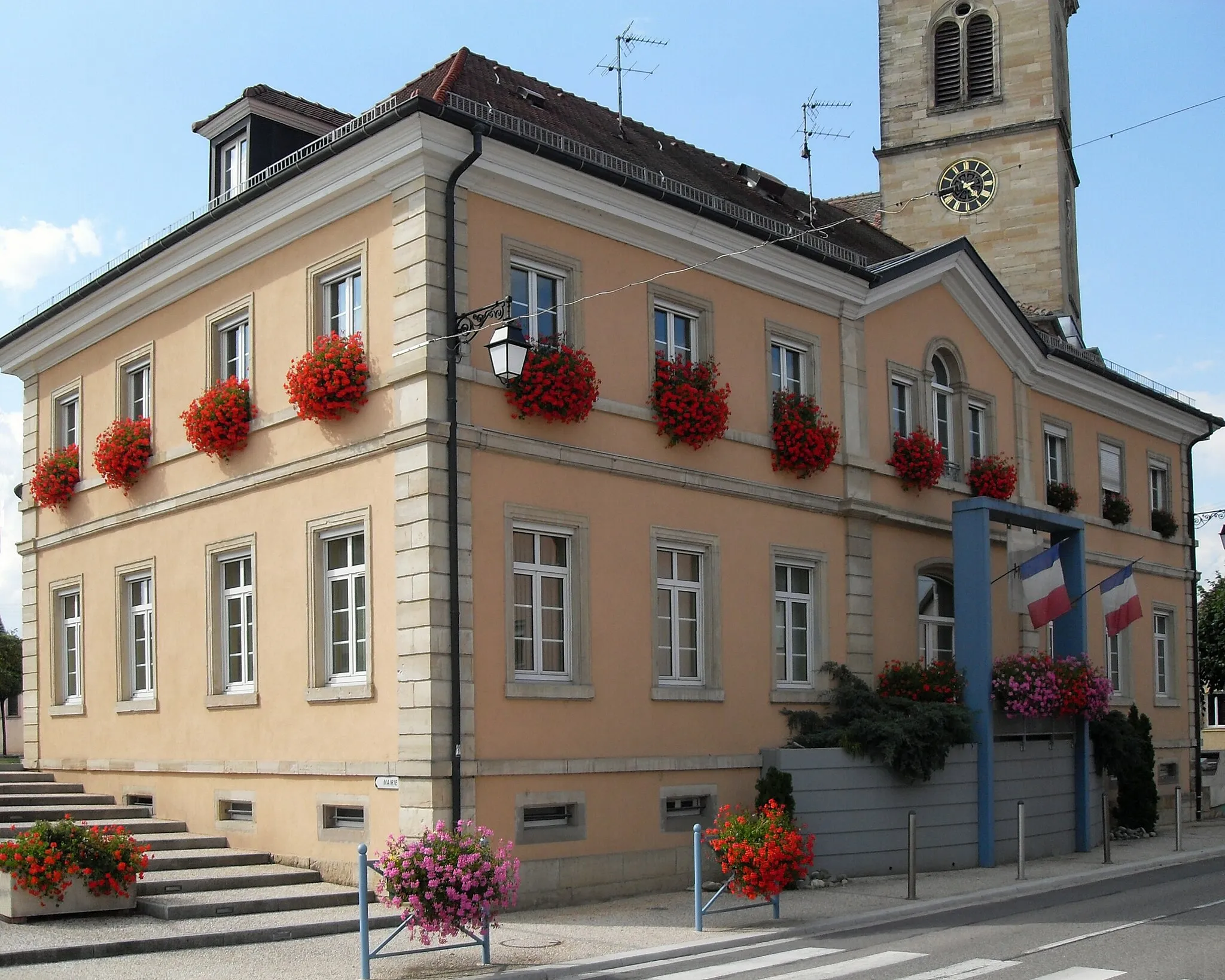 Photo showing: La mairie et l'ancienne école de Carspach