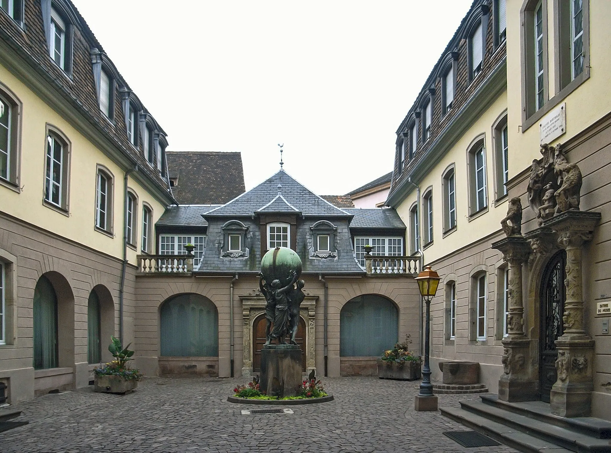 Photo showing: This building is inscrit au titre des monuments historiques de la France. It is indexed in the base Mérimée, a database of architectural heritage maintained by the French Ministry of Culture, under the reference PA00085403 .