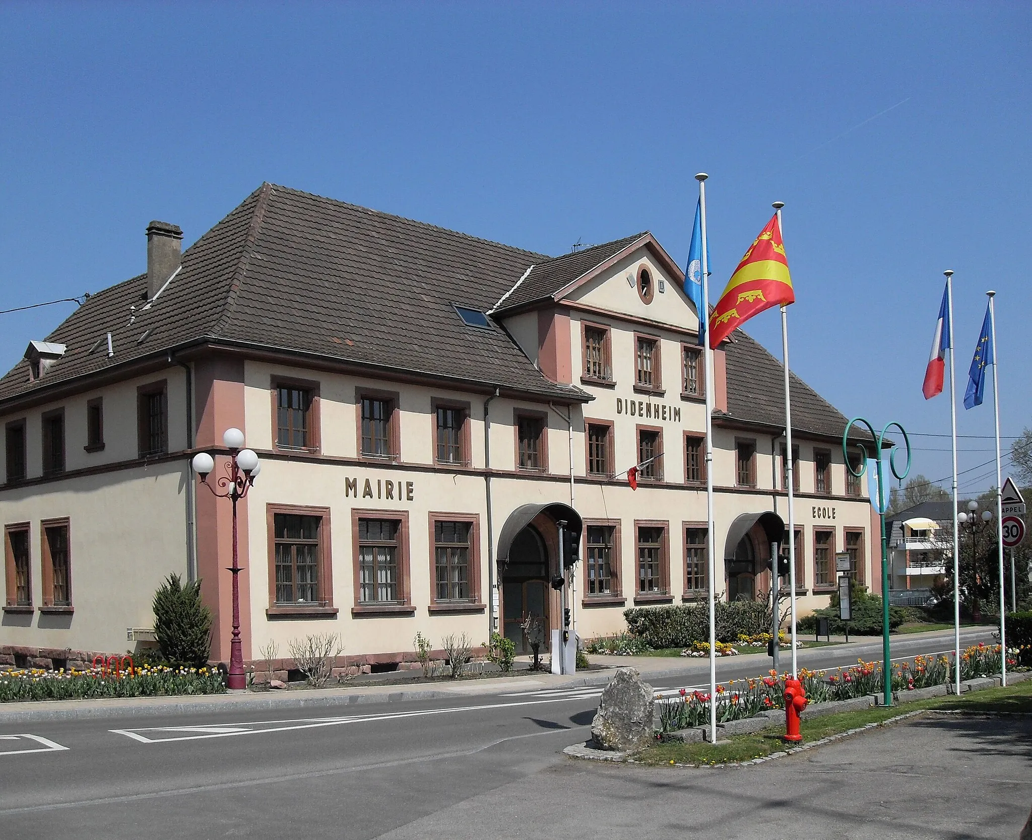 Photo showing: L'ancienne mairie-école de Didenheim