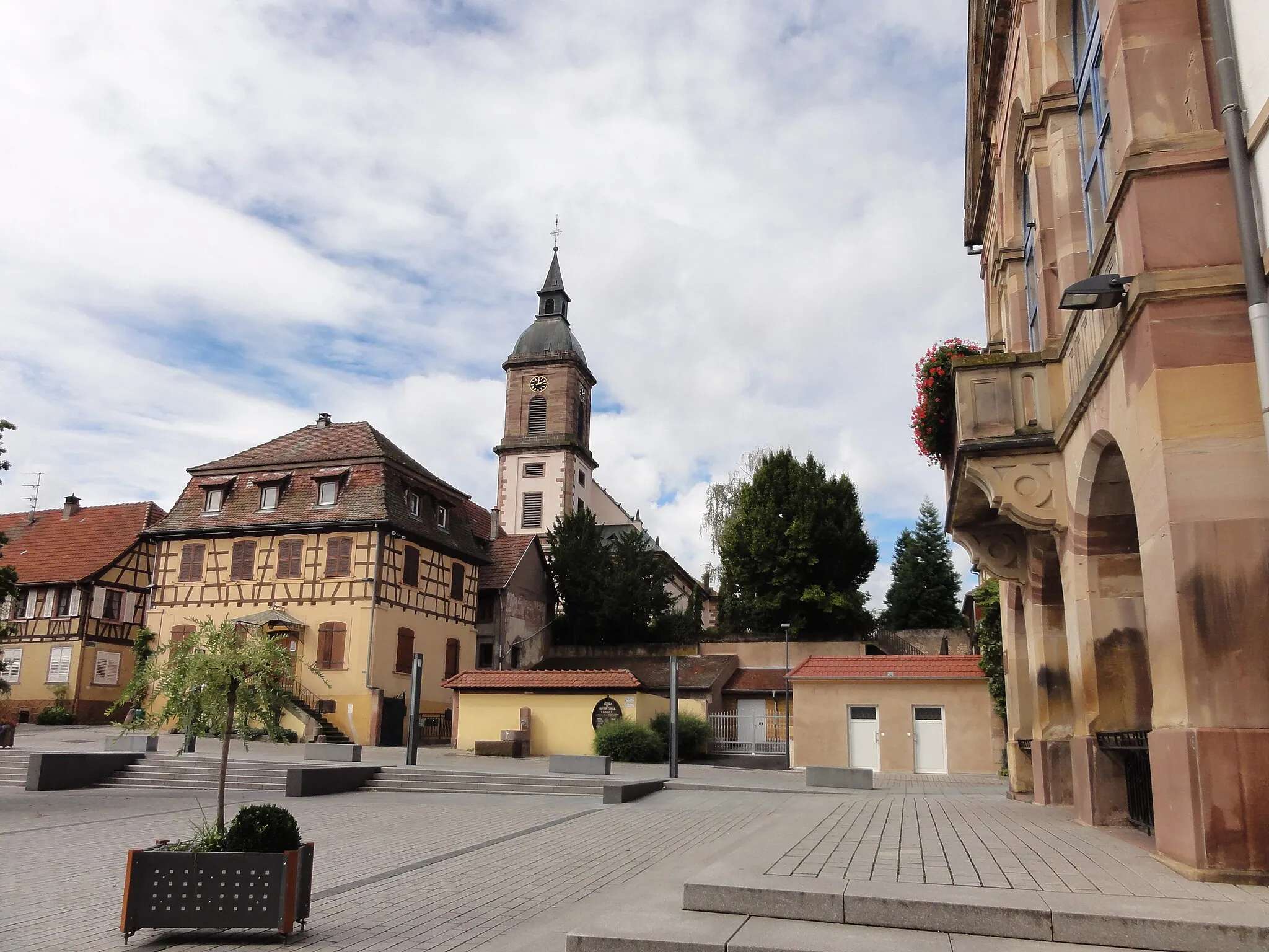 Photo showing: This building is indexed in the base Mérimée, a database of architectural heritage maintained by the French Ministry of Culture, under the reference IA00115259 .