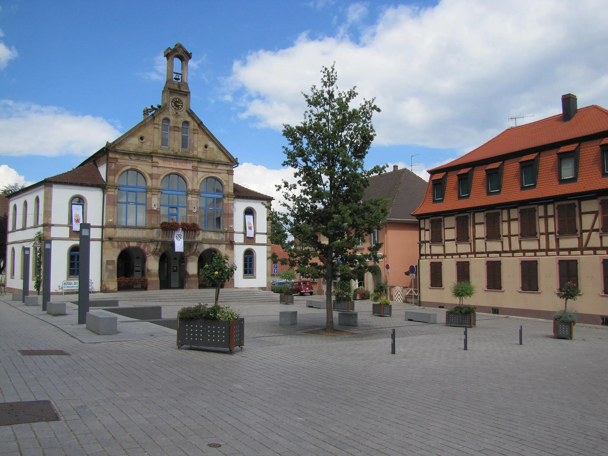 Photo showing: This building is indexed in the base Mérimée, a database of architectural heritage maintained by the French Ministry of Culture, under the reference IA00115262 .