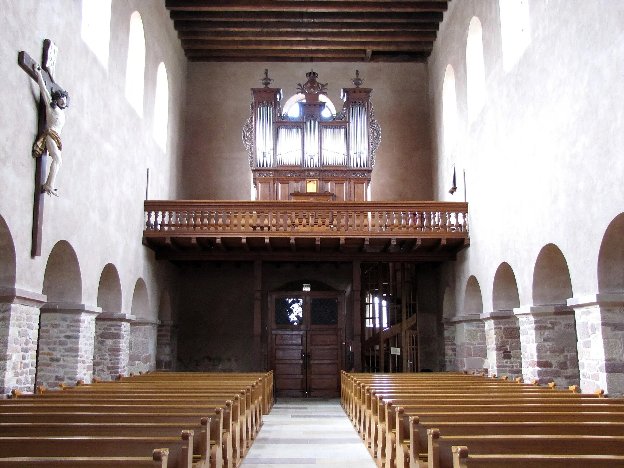 Photo showing: Alsace, Bas-Rhin, Église Saint-Trophime d'Eschau (PA00084707, IA00023089). Vue de la nef vers la tribune d'orgue.