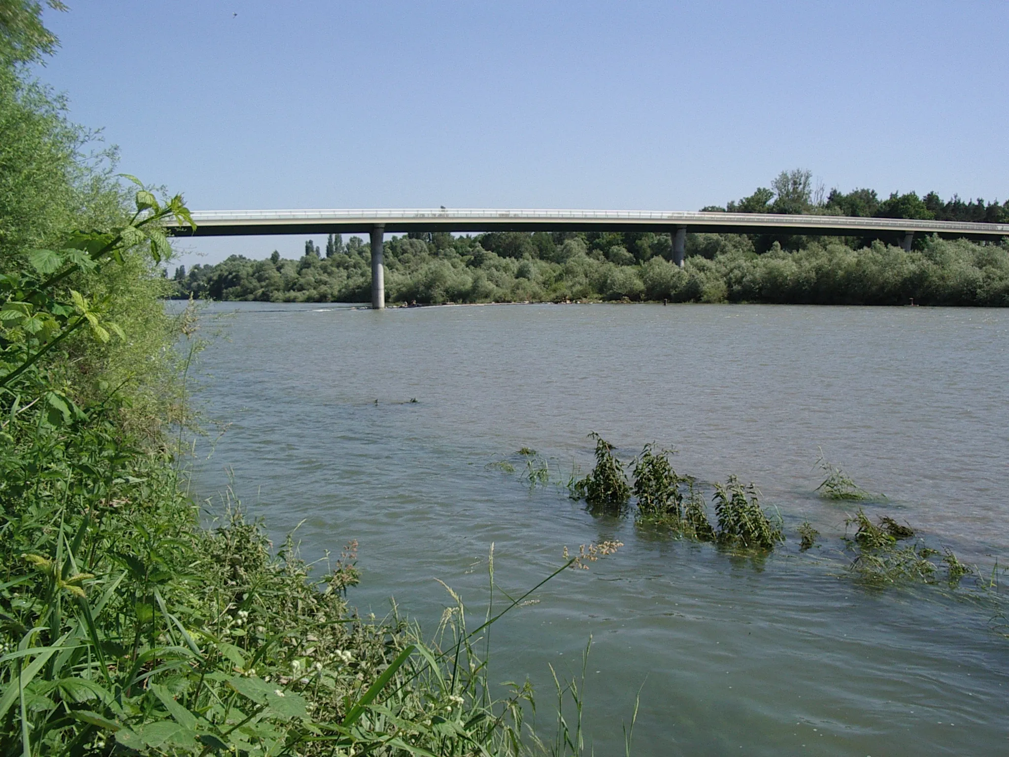 Photo showing: Bridge over the Rhine near Fessenheim