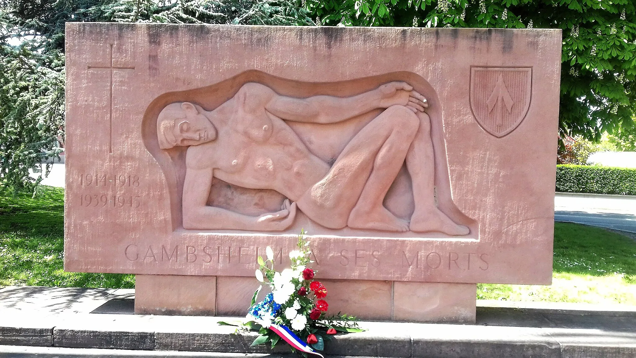 Photo showing: Monument aux morts 14-18 et 39-45 à Gambsheim