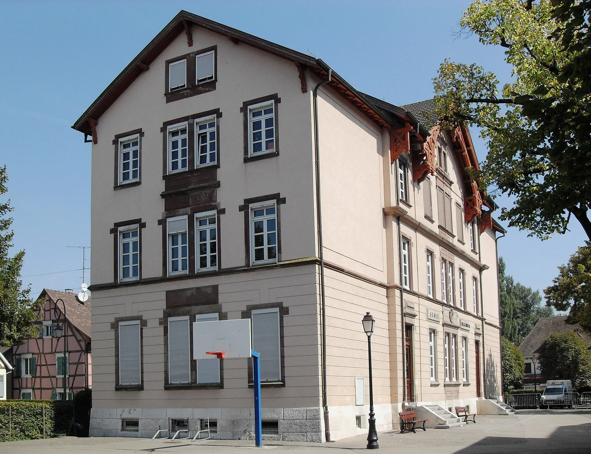 Photo showing: L'école maternelle du village de Hégenheim