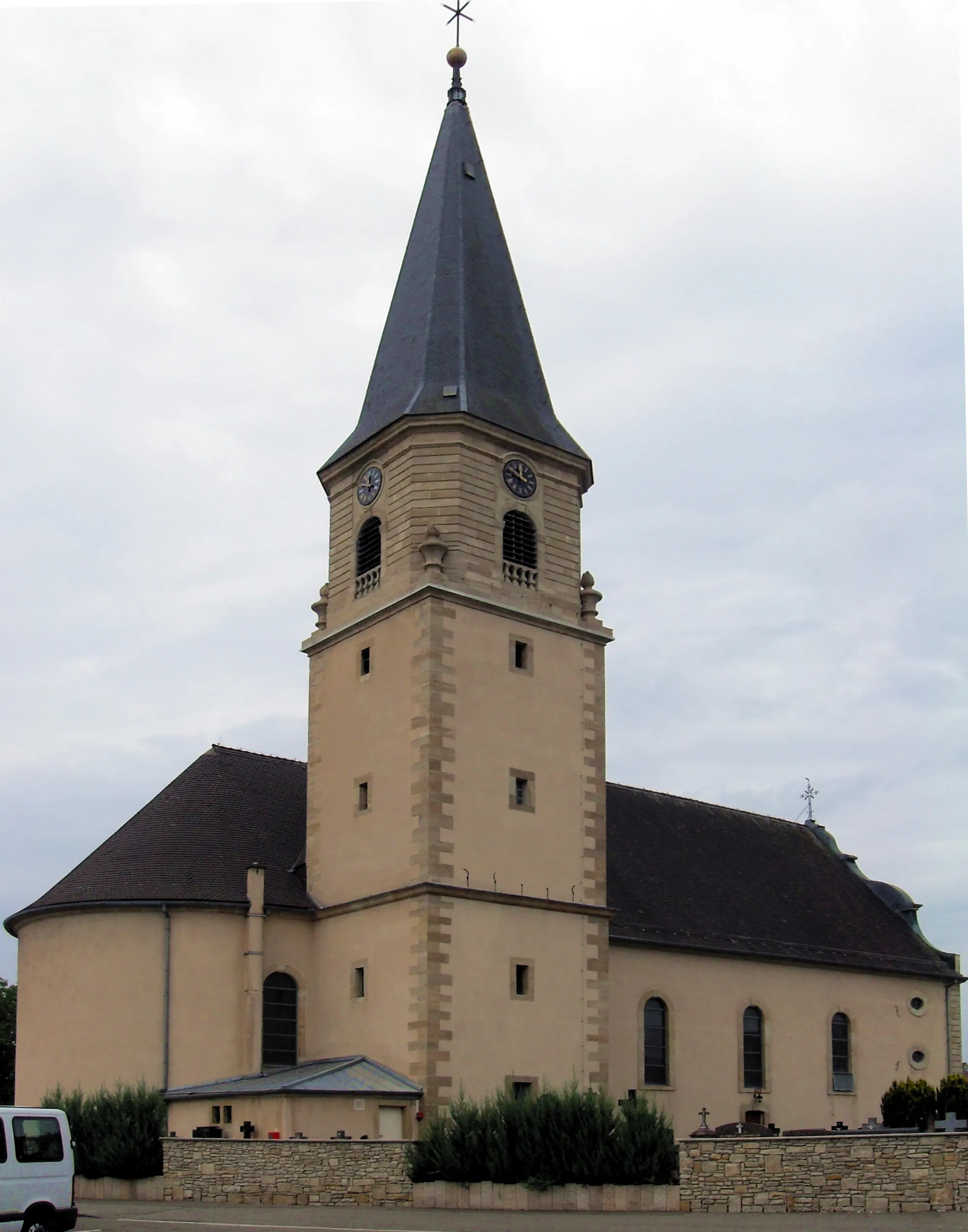 Photo showing: L'église Saint-Jean-Baptiste d'Hirsingue, côté nord-est