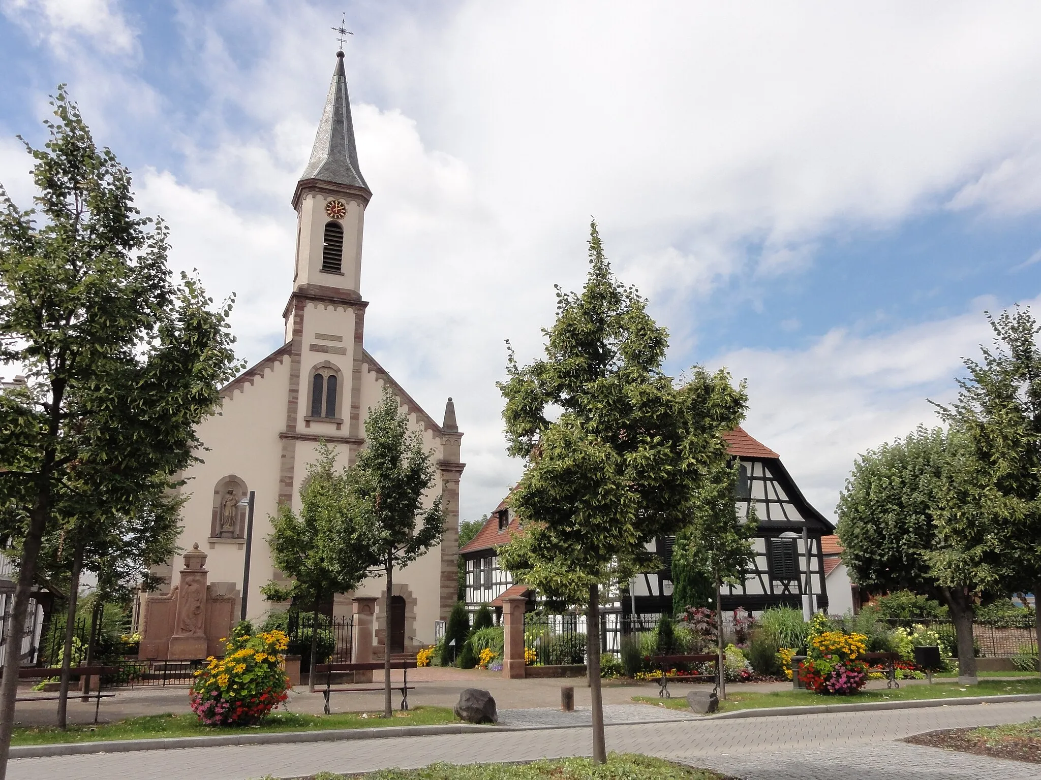Photo showing: Alsace, Bas-Rhin, Hoenheim, Église Saint-Joseph, Place de la République.