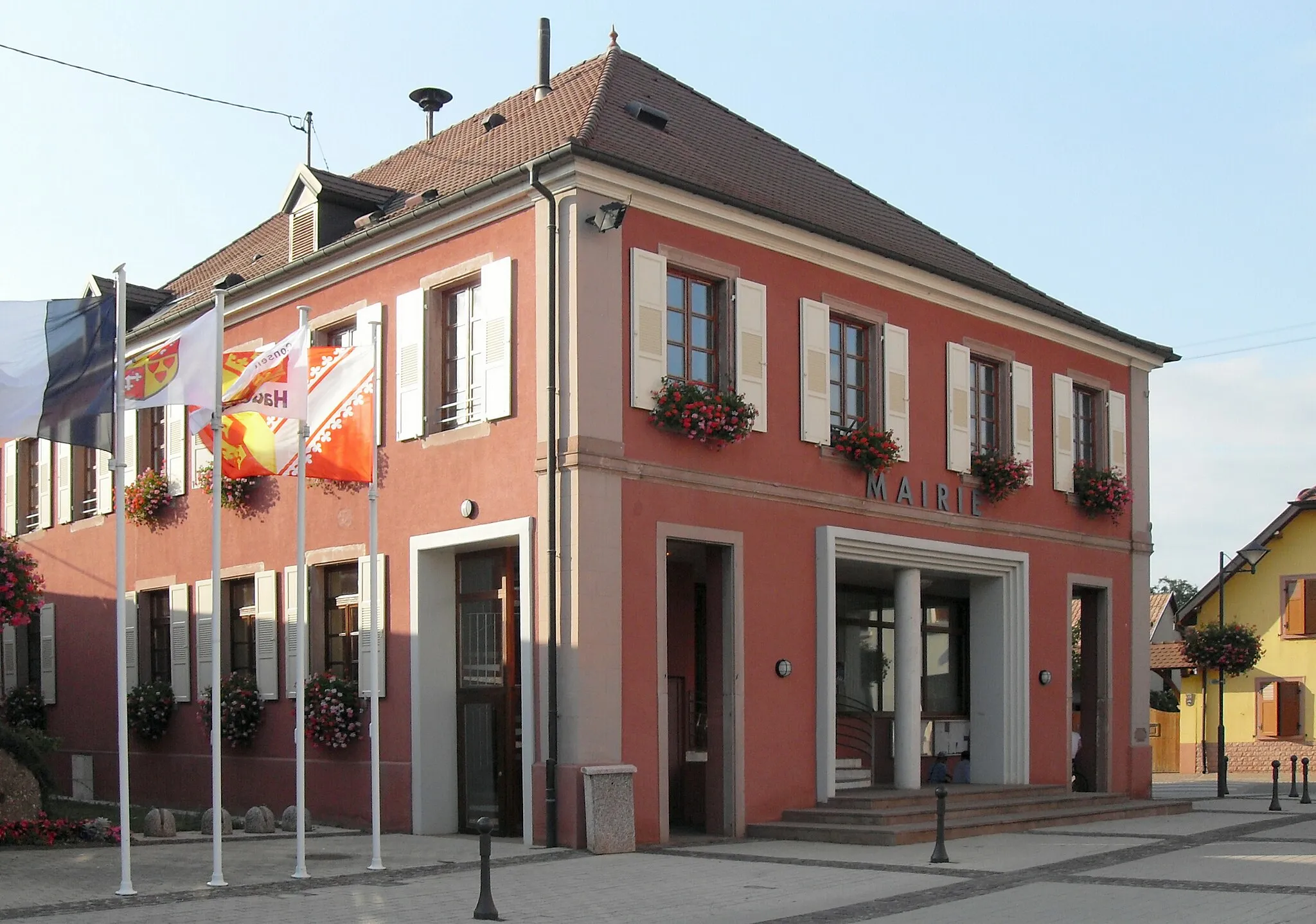 Photo showing: La mairie et la poste de Houssen
