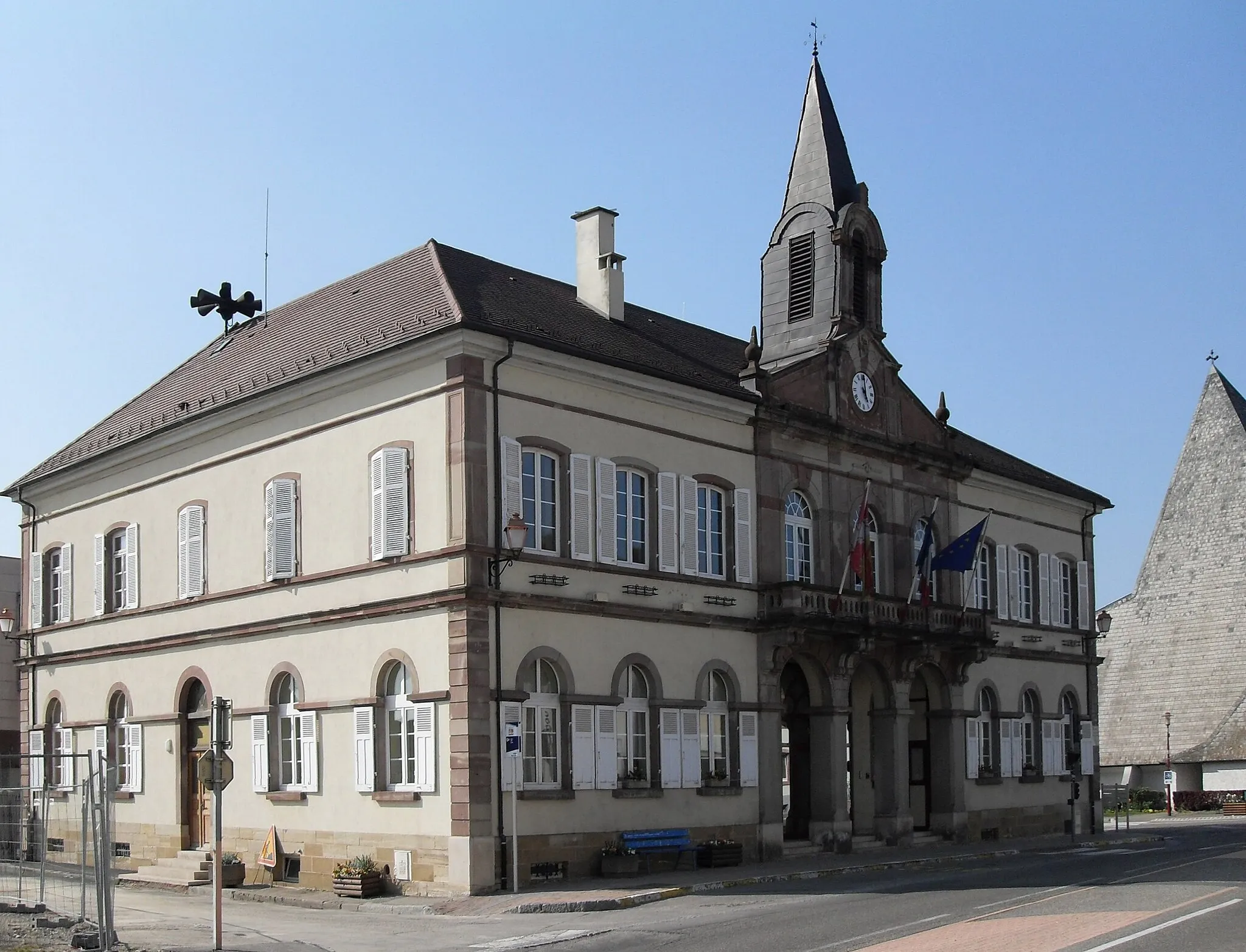 Photo showing: La mairie et l'ancienne école d'Illfurth