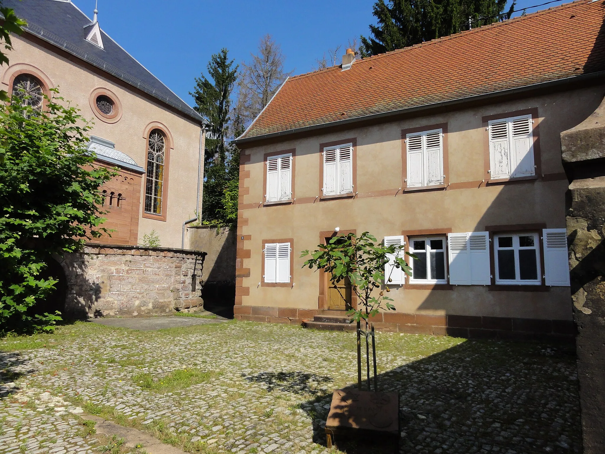 Photo showing: This building is indexed in the base Mérimée, a database of architectural heritage maintained by the French Ministry of Culture, under the reference IA67009766 .