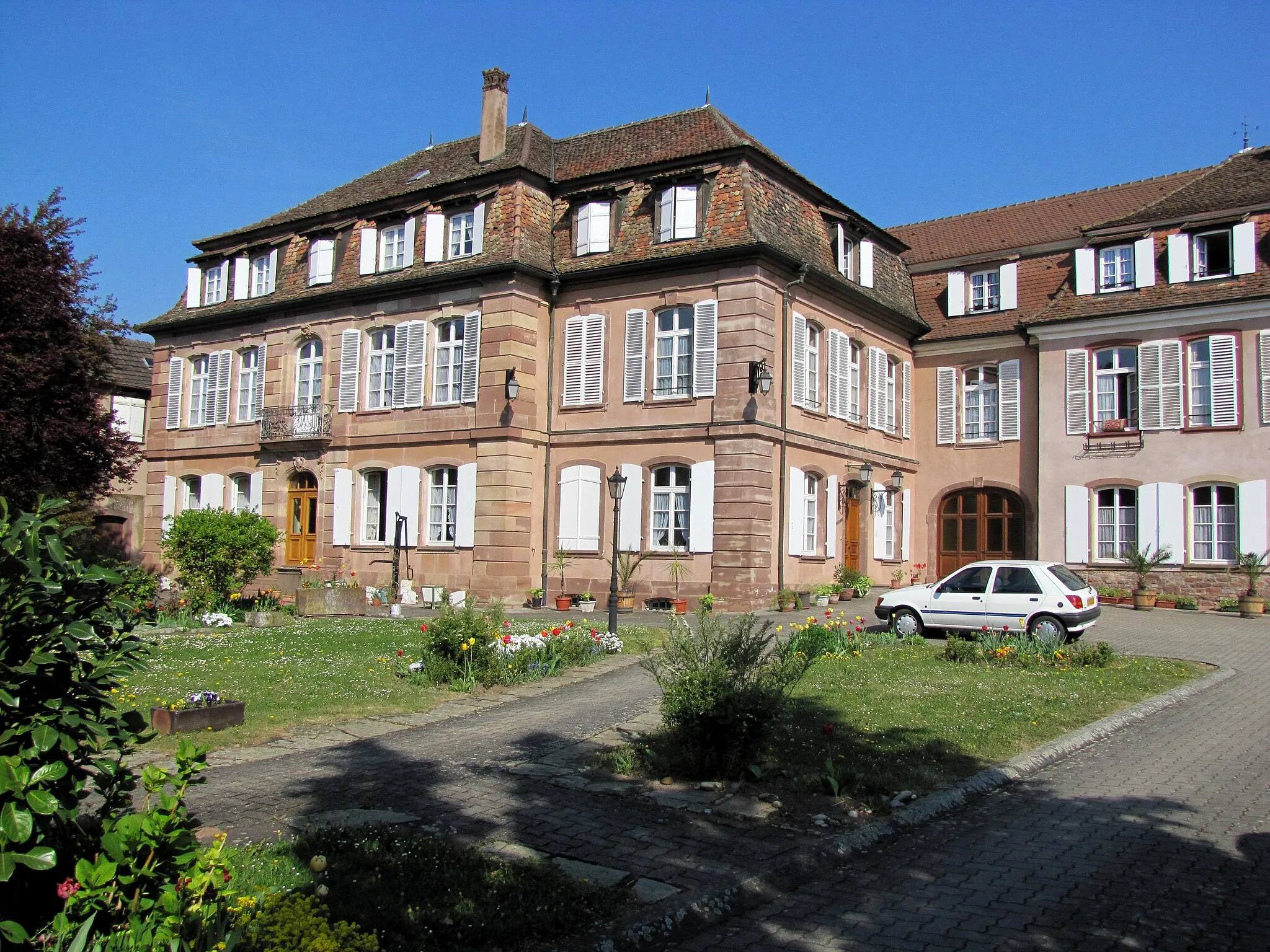 Photo showing: Alsace, Bas-Rhin, Marlenheim, Château Petite-Sorbonne (XVIIIe), aujourd'hui maison de retraite (IA67006686).