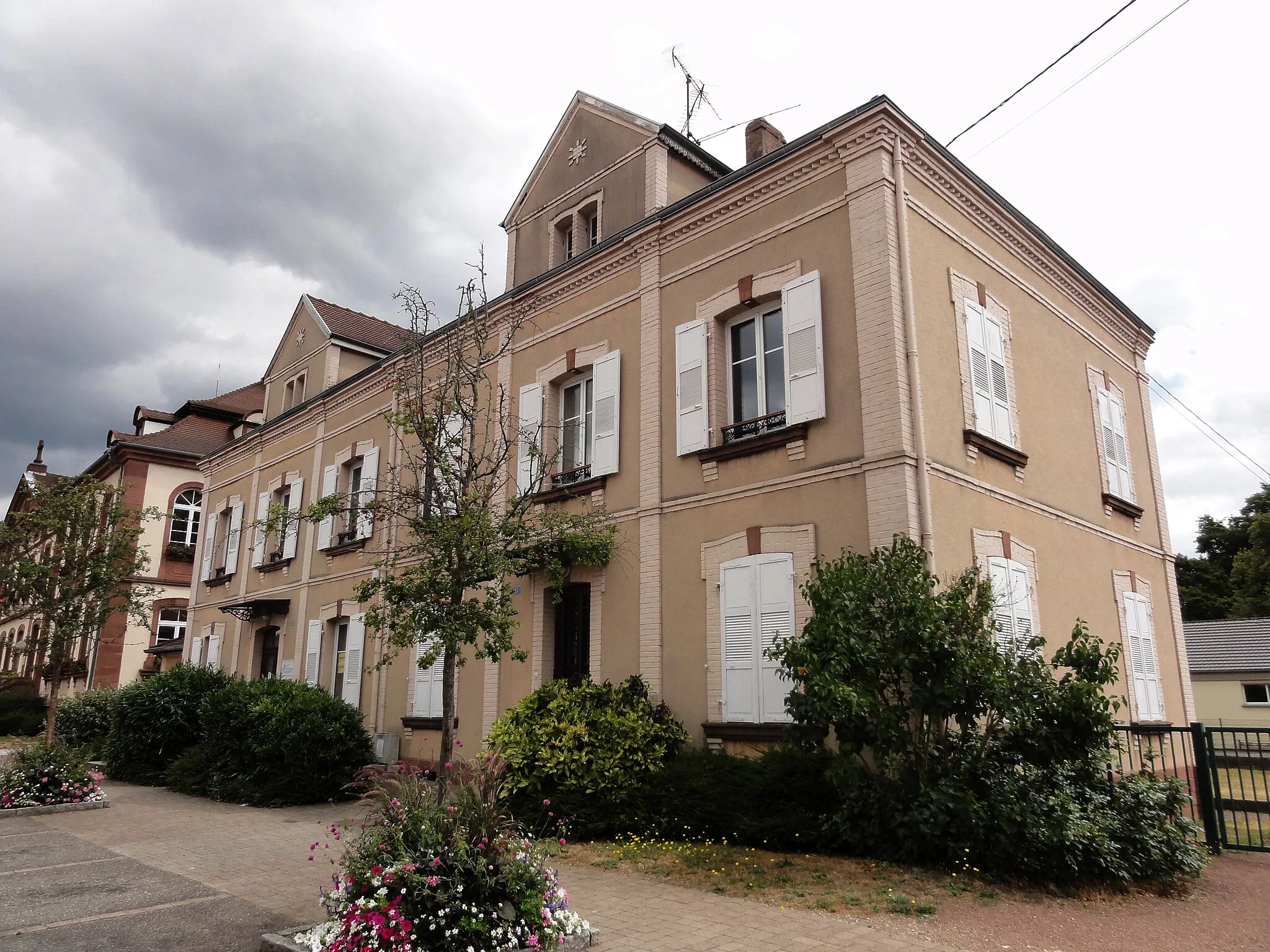 Photo showing: This building is indexed in the base Mérimée, a database of architectural heritage maintained by the French Ministry of Culture, under the reference IA00123418 .
