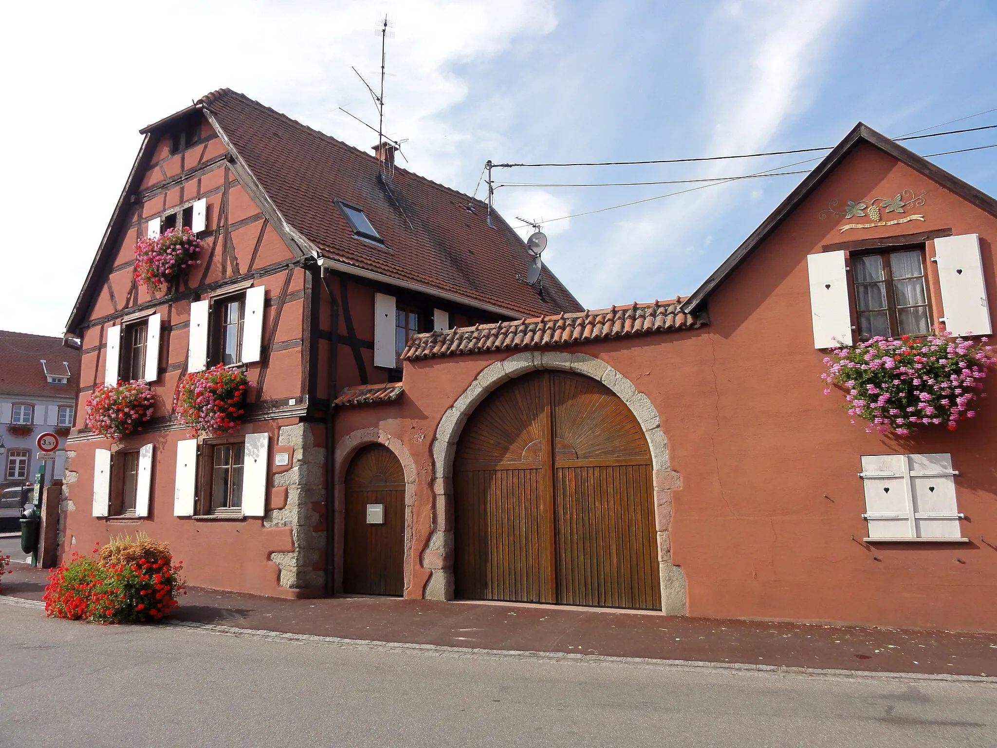 Photo showing: This building is indexed in the base Mérimée, a database of architectural heritage maintained by the French Ministry of Culture, under the reference IA00124565 .