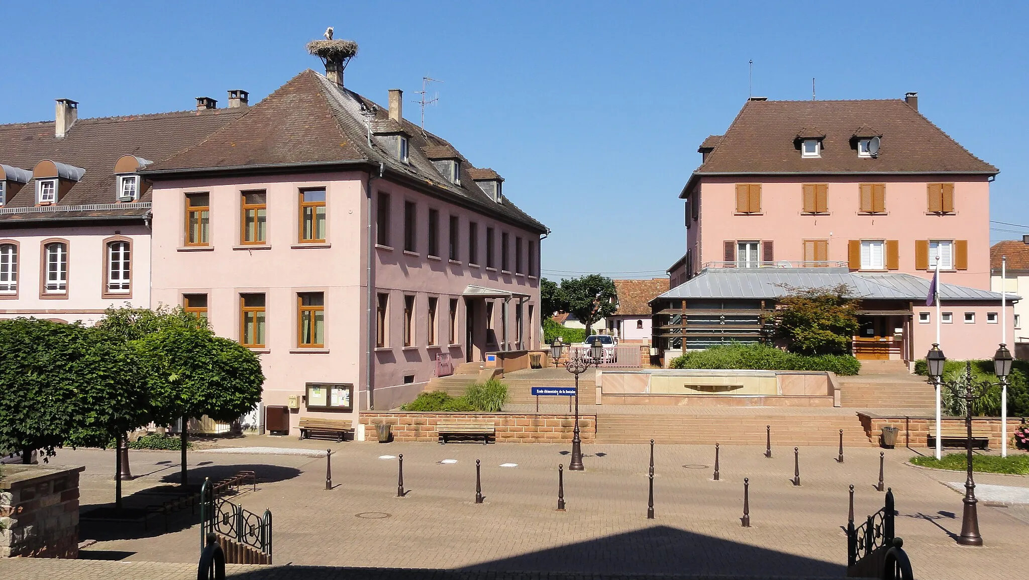 Photo showing: Alsace, Bas-Rhin, Seltz, Ecole élémentaire de la Fontaine, 15 rue Principale.