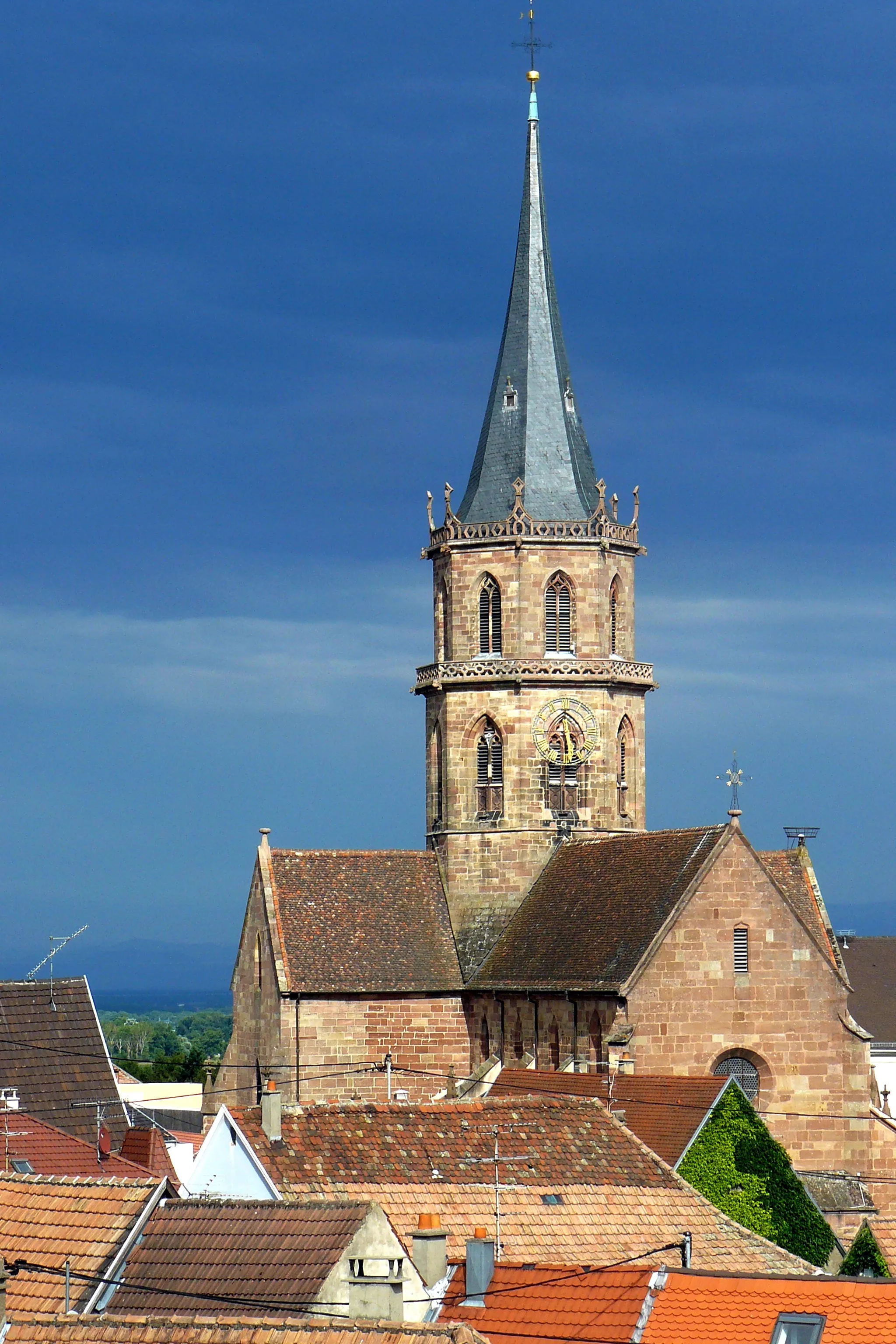 Photo showing: Church of Soultz-Haut-Rhin (France) as from the Bucheneck Castle