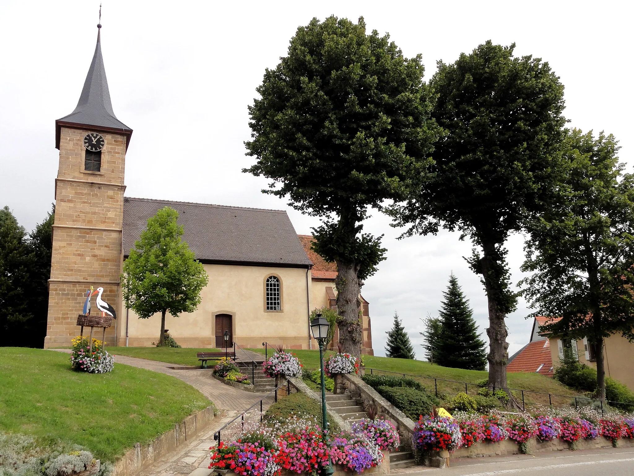 Photo showing: Alsace, Bas-Rhin, Soultz-sous-Forêts, Église simultanée Saint Jean-Baptiste de Hohwiller (PA00084752, IA00119010).