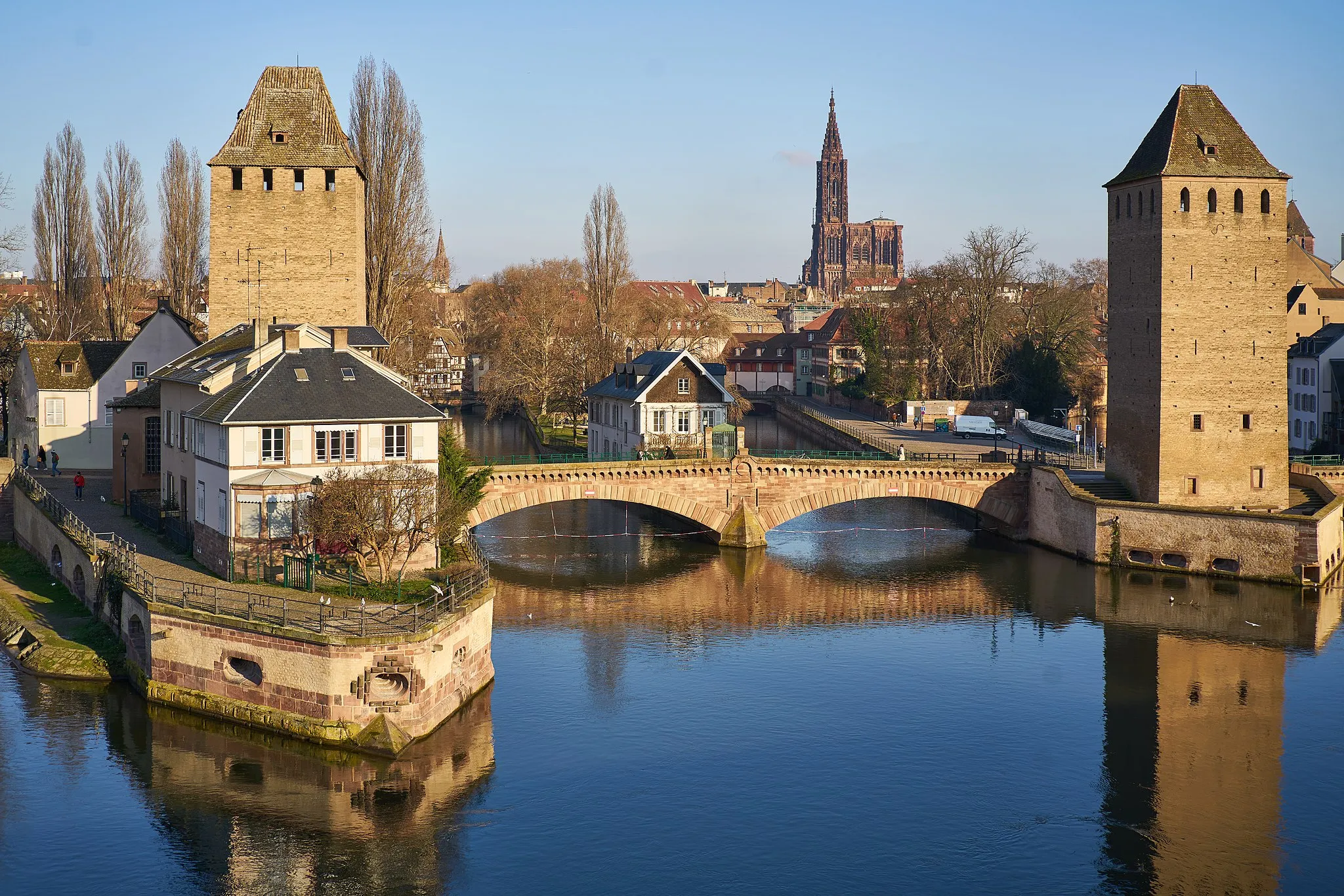 Photo showing: Strasbourg, France. Medieval bridge Ponts Couverts, and Cathedral in the background.